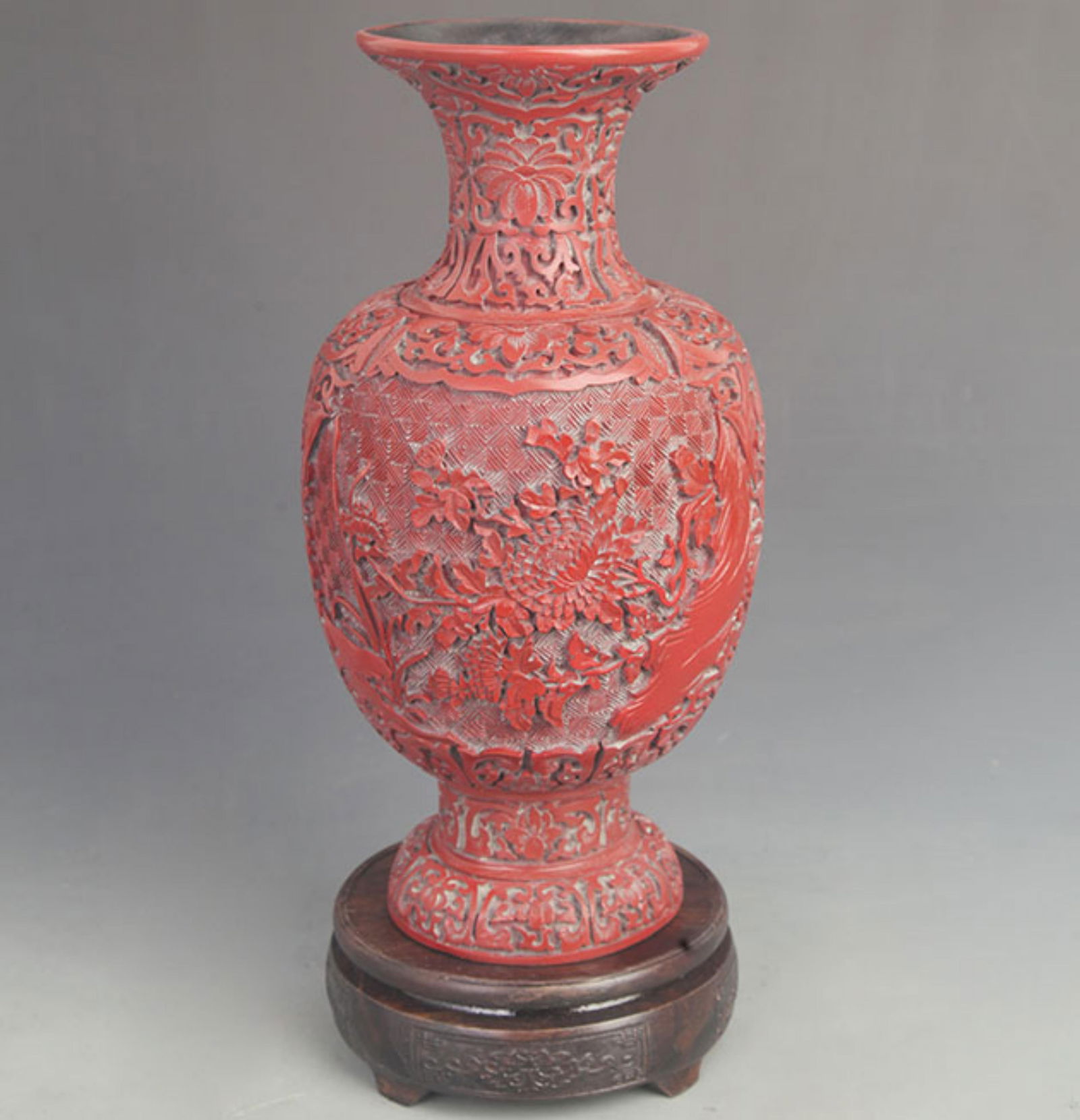 A FINE RED CARVED LACQUER FLOWER PATTERN VASE (1 of 5)