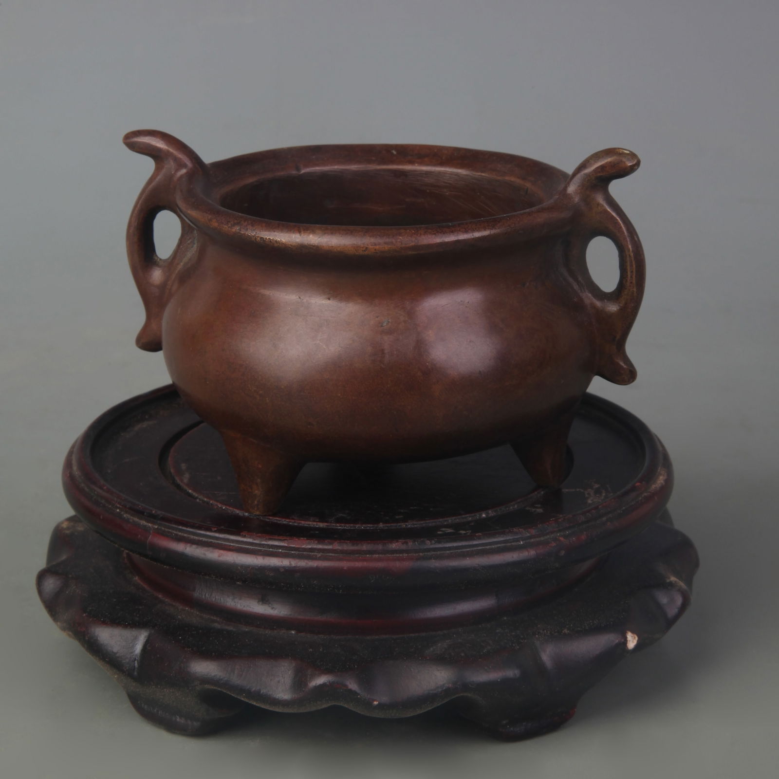 FISH-EAR THREE-LEGGED BRONZE INCENSE BURNER (1 of 5)