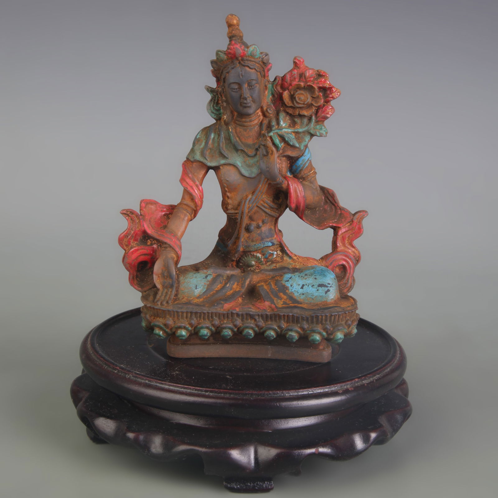 LIU LI GLASS MADE WHITE TARA STATUE: Qing Dynasty Qian Long Period; Width: 3.6 inch; High: 4.9 inch;