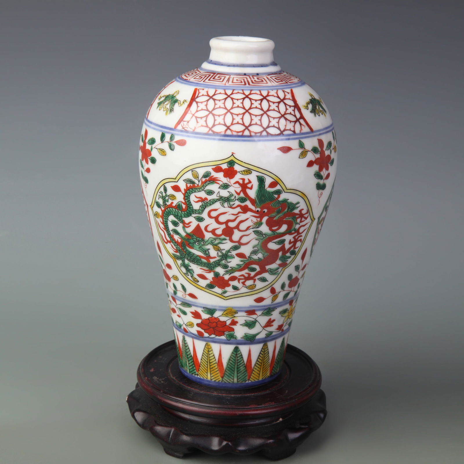 WUCAI (FIVE-COLORED) MEIPING STYLE PORCELAIN VASE WITH DRAGON MOTIF (1 of 5)