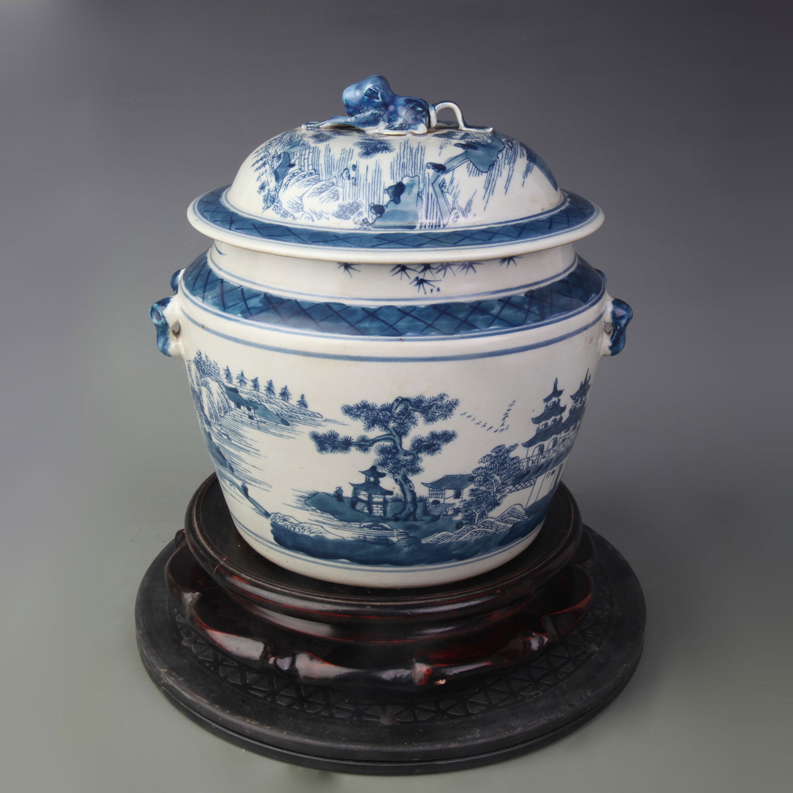 BLUE AND WHITE PORCELAIN JAR WITH LANDSCAPE PATTERNS (1 of 6)
