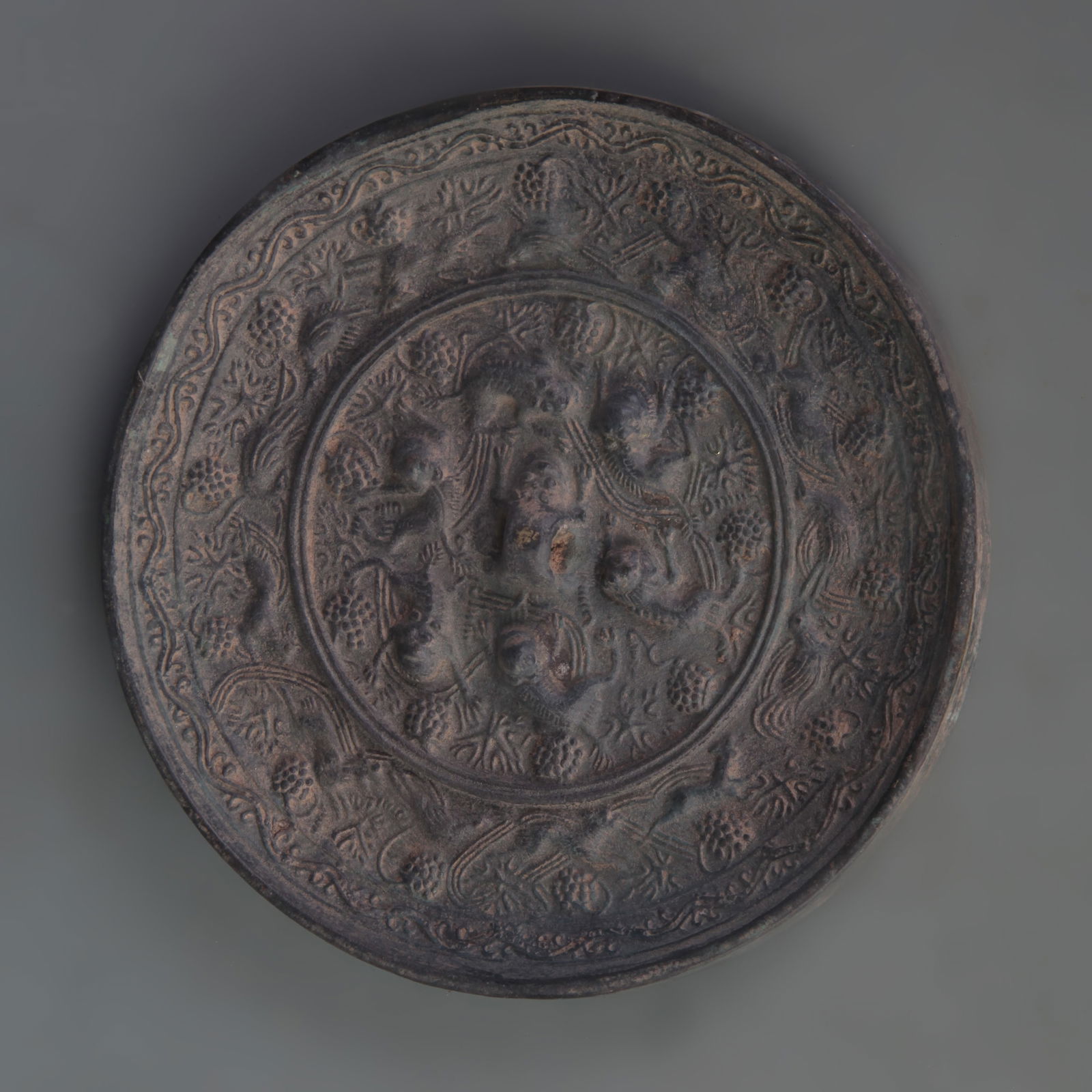 A FINE SEA CREATURE PATTERN BRONZE MIRROR: Tang Dynasty Style; Diameter: 4.9 inch;