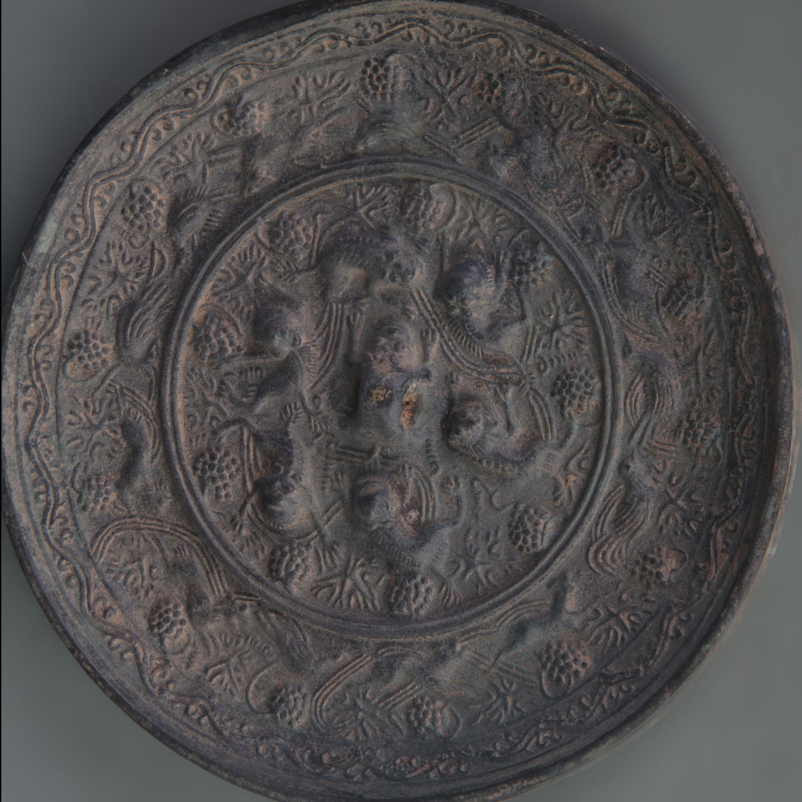 A FINE SEA CREATURE PATTERN BRONZE MIRROR - 2
