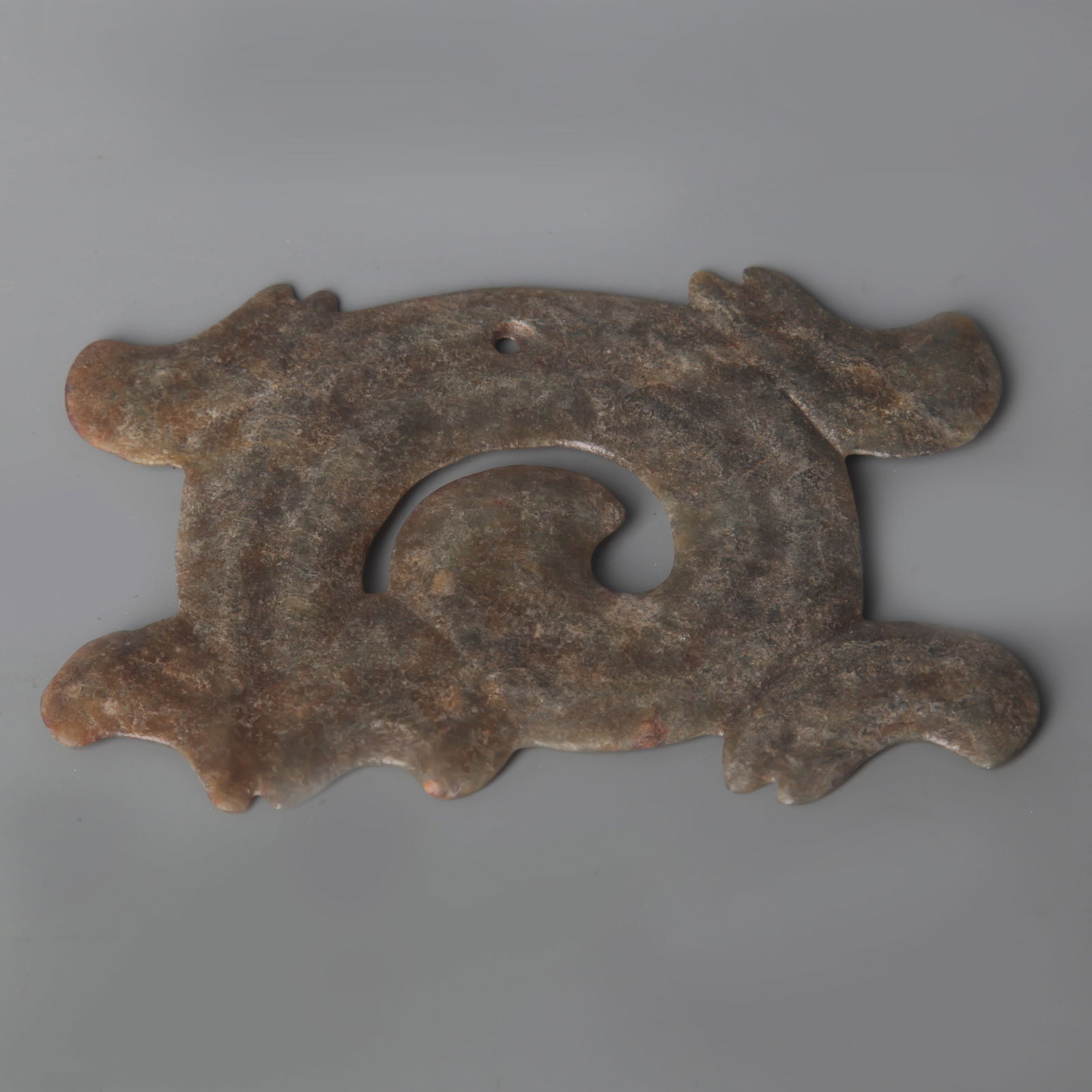 A FINE OLD JADE PENDANT - 4