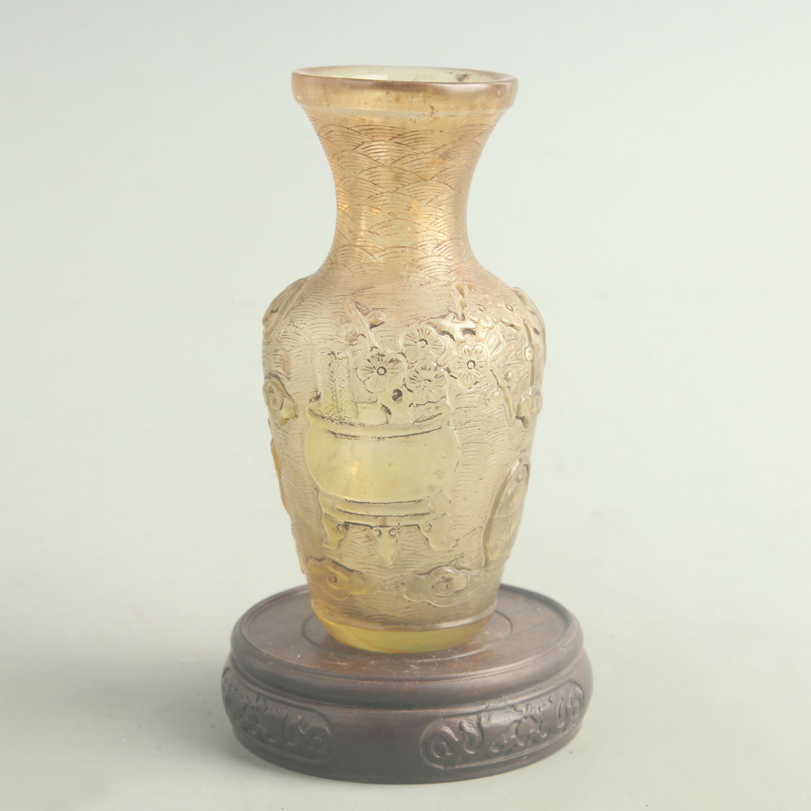 GILT-SPLASHED TRANSLUCENT GLASS VASE WITH AUSPICIOUS MOTIFS: Qing Dynasty; High:5.80 inch; Diameter: 2.20 inch;