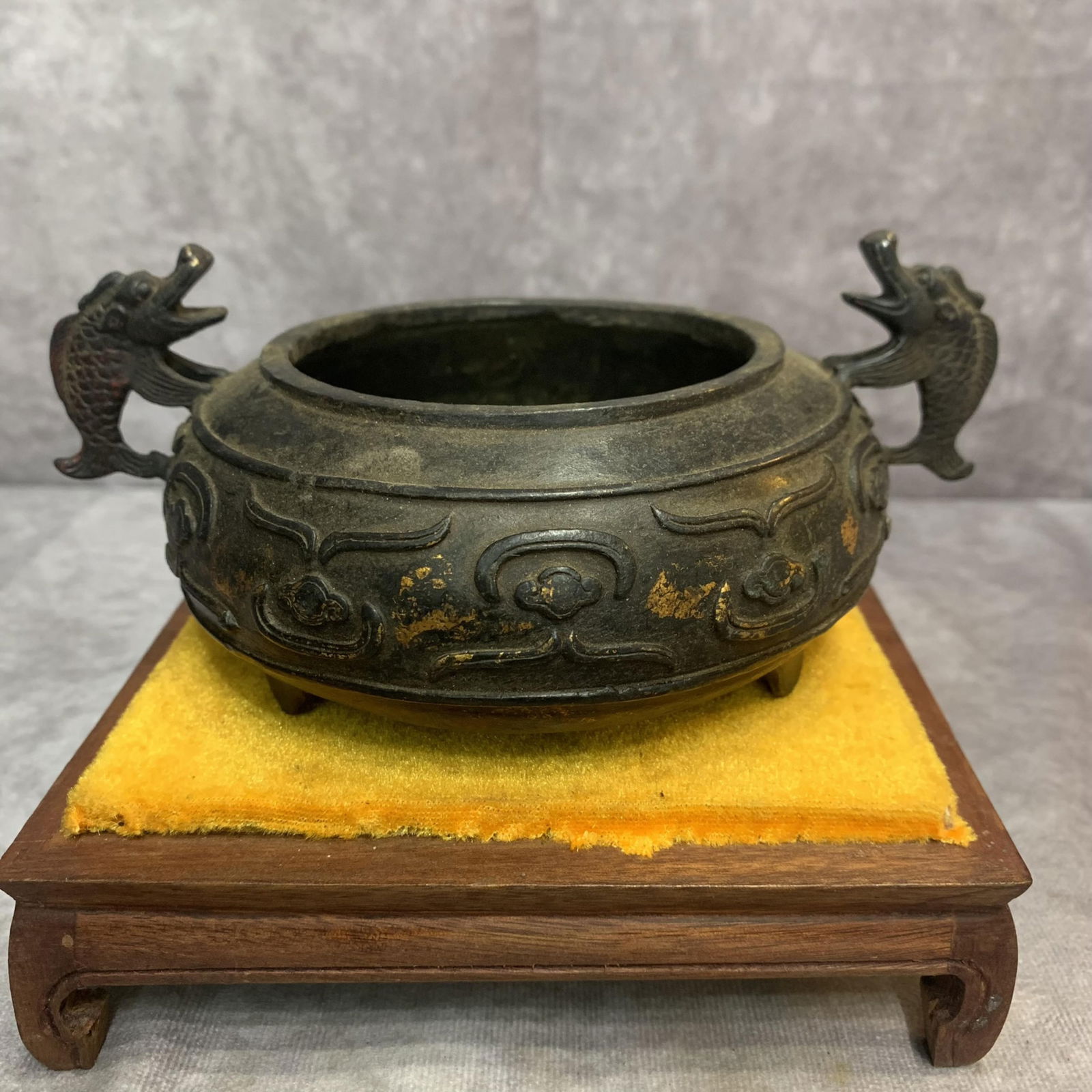 A FINELY CARVED TWO HANDLE ROUND BRONZE CENSER (1 of 7)