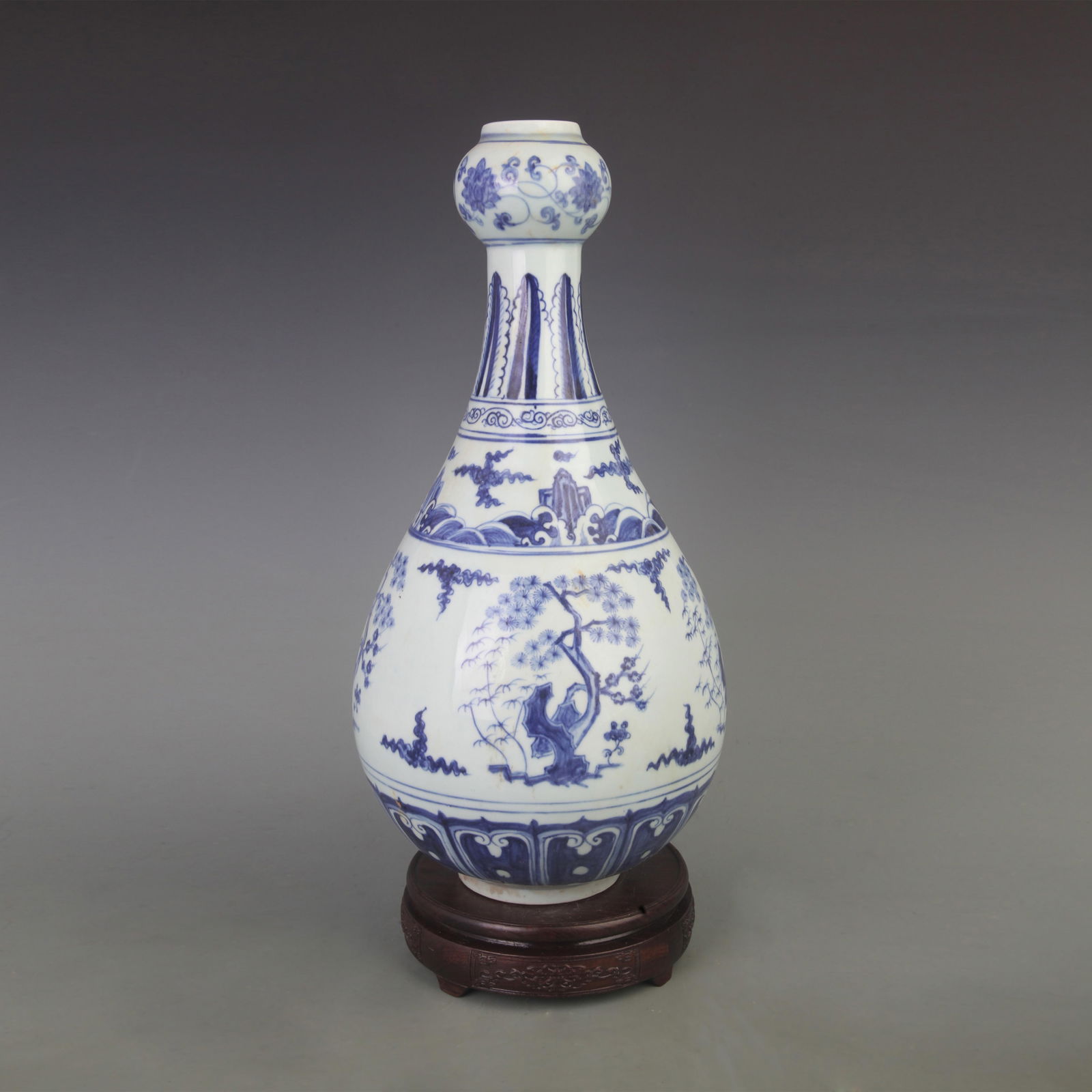 BLUE AND WHITE GARLIC-SHAPED VASE WITH PINE TREE PATTERN: Ming Dynasty Style; Diameter:7.3 inch; High: 16.3 inch;