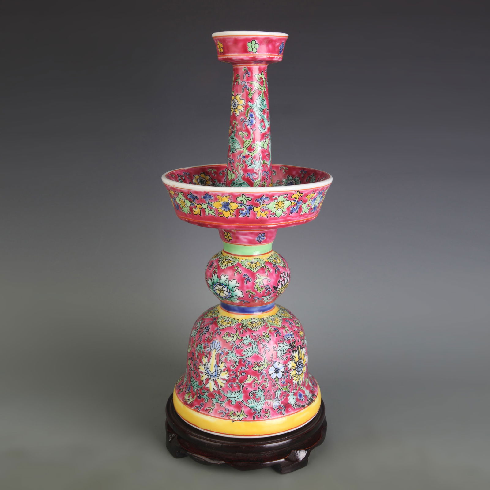 FAMILLE ROSE FLOWER-PATTERNED CANDLESTICK - 4