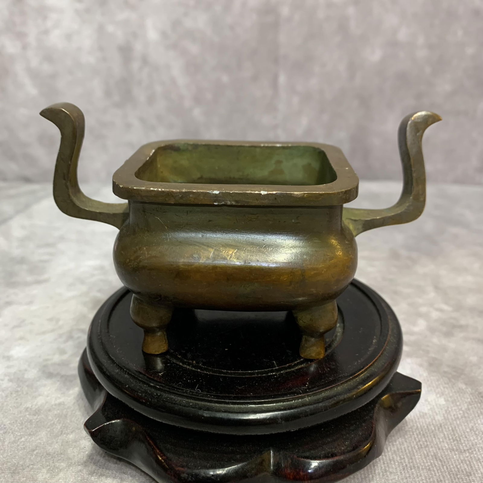 A SMALL BRONZE TALL HANDLE BRONZE CENSER (1 of 5)
