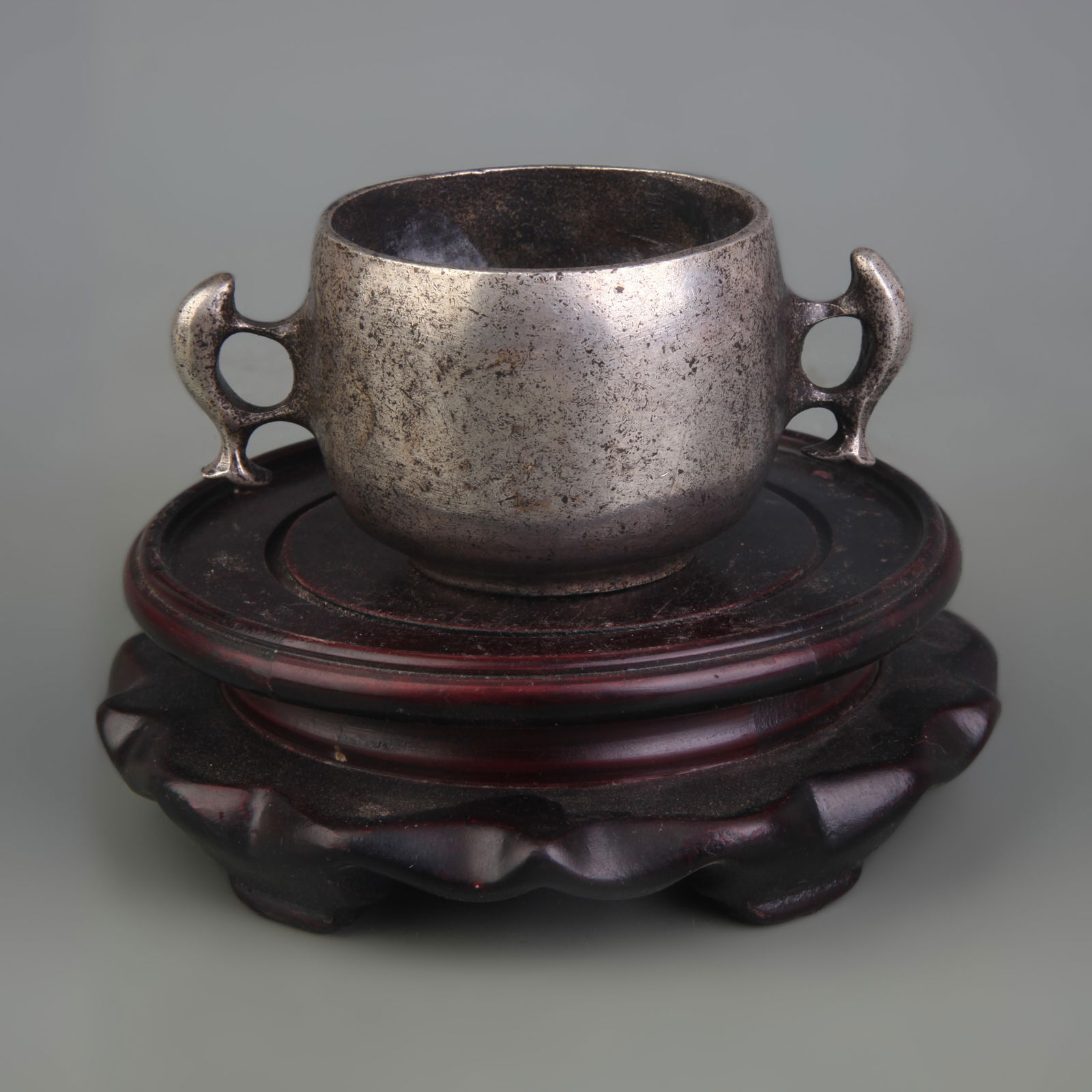 A WHITE BRONZE FISH EAR ROUND FOOTED CENSER: Republic Period; Diameter: 2.5 inch; High: 2.0 inch;