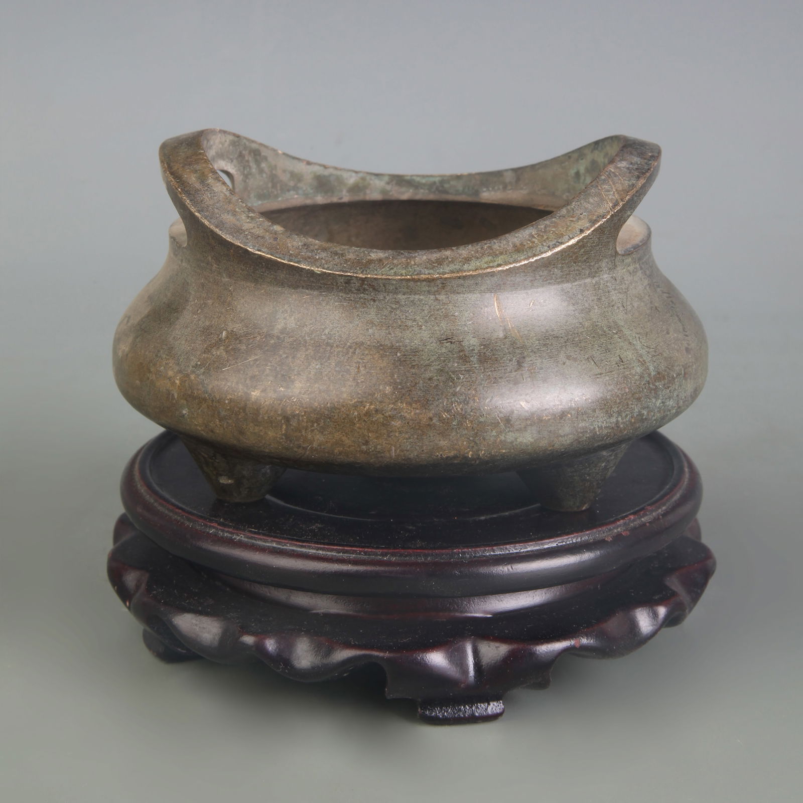TRIPOD CENSER WITH DOUBLE HANDLES (1 of 5)