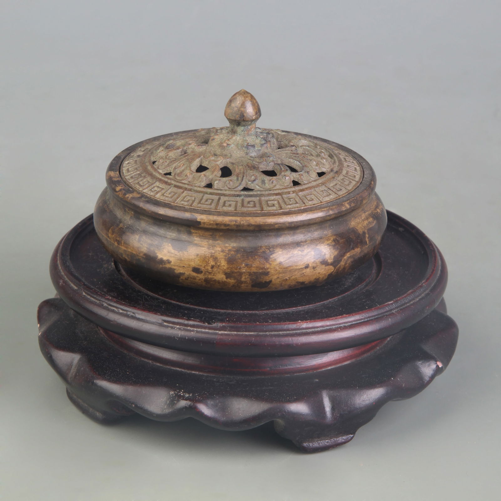 A FINE BRONZE INCENSE BURNER (1 of 5)