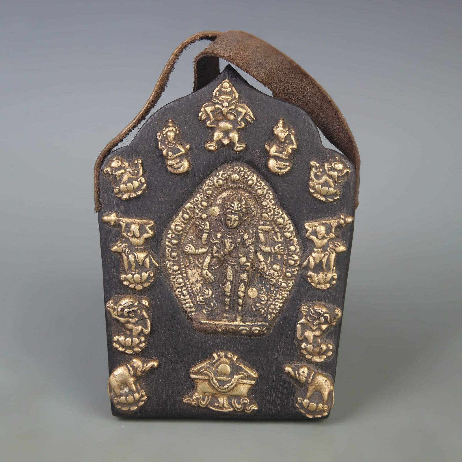 A FINE WOOD MADE TIBETAN BUDDHIST A FINE TIBETAN THANGKA (PORTABLE SHRINE) (1 of 5)