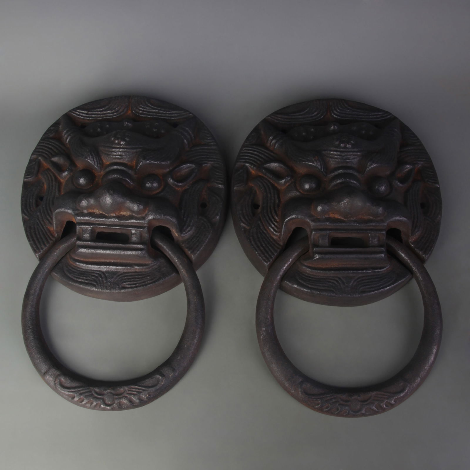 A PAIR OF CAST IRON LION STYLE DOOR RINGS (1 of 5)