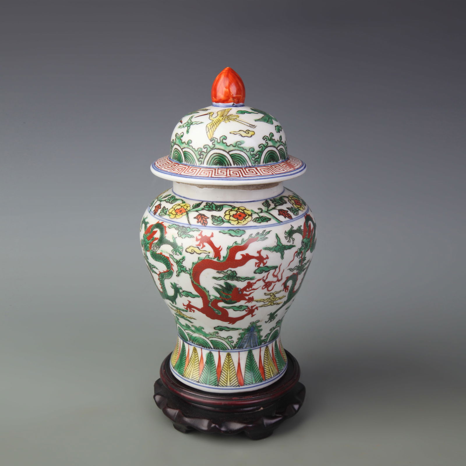 WU CAI PORCELAIN JAR WITH DRAGON DESIGN (1 of 5)