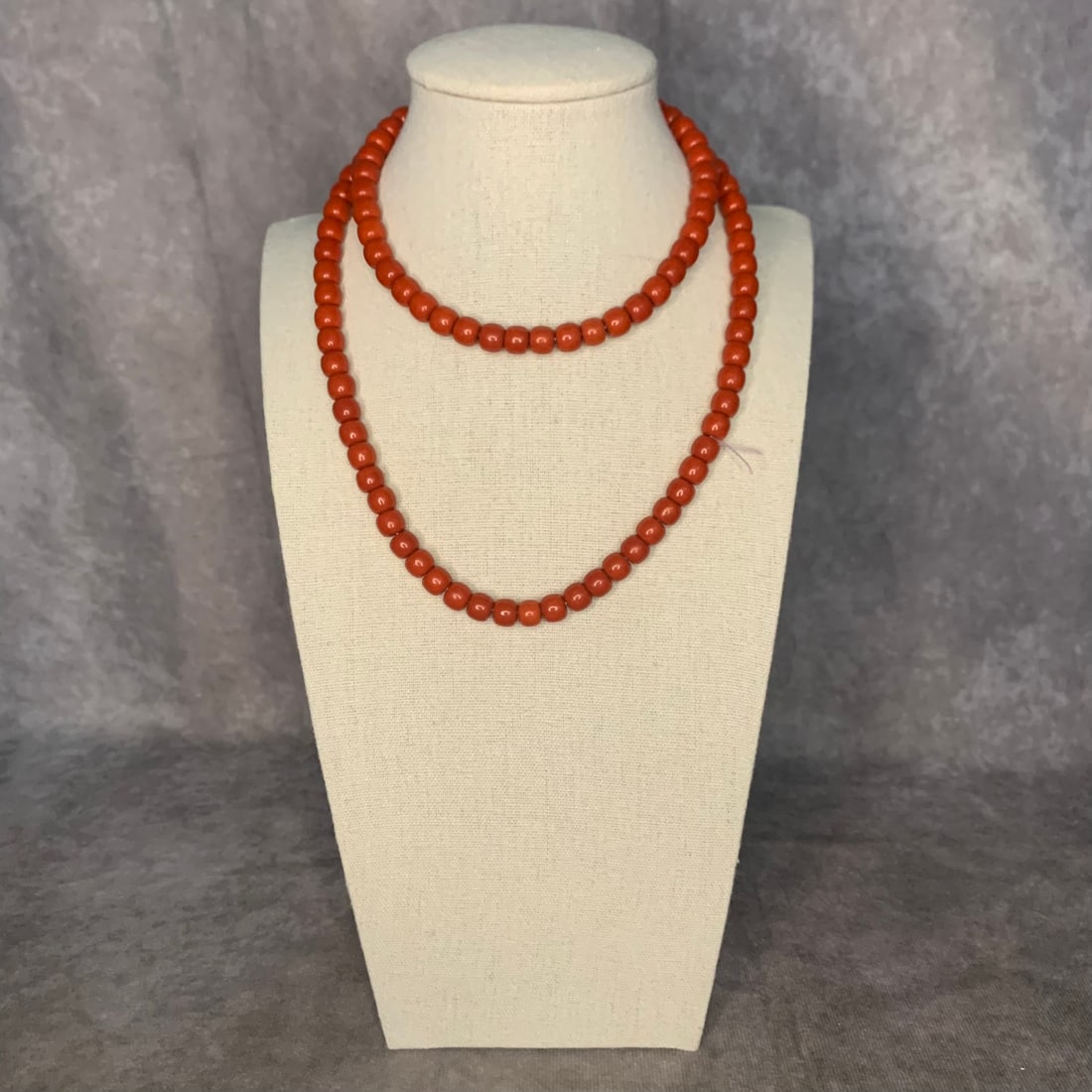 A FINE CHICKEN PATTERN WHITE BRONZE SNUFF BOTTLE (1 of 4)