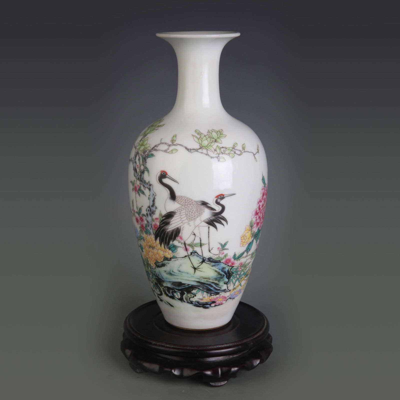 FAMILLE ROSE FLOWER AND BIRD PATTERN PORCELAIN VASE (1 of 5)