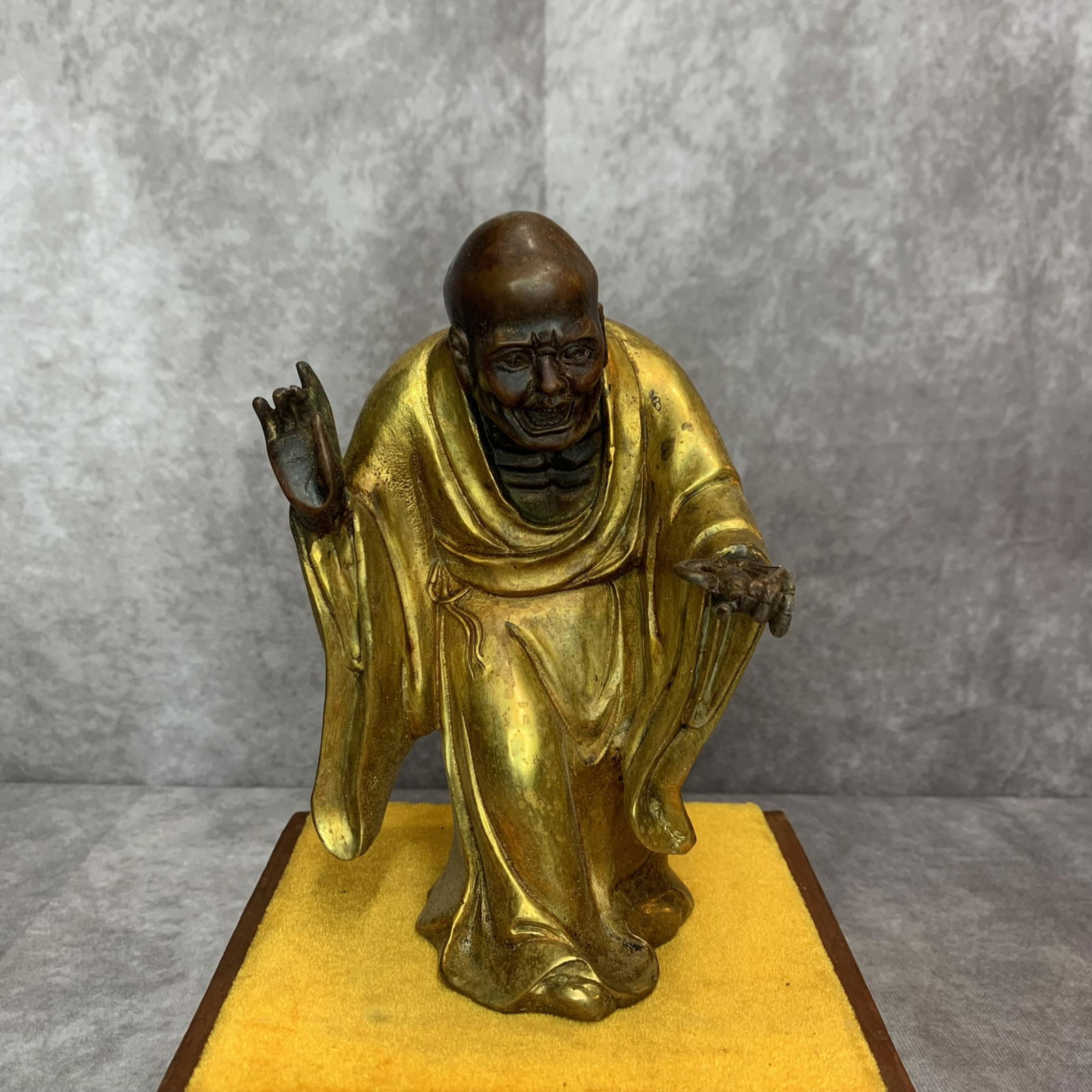 A FINE BRONZE MADE LU HAN FIGURE: 20th Century; High: 7.0 inch; Width: 4.4 inch; Long: 3.3 inch;
