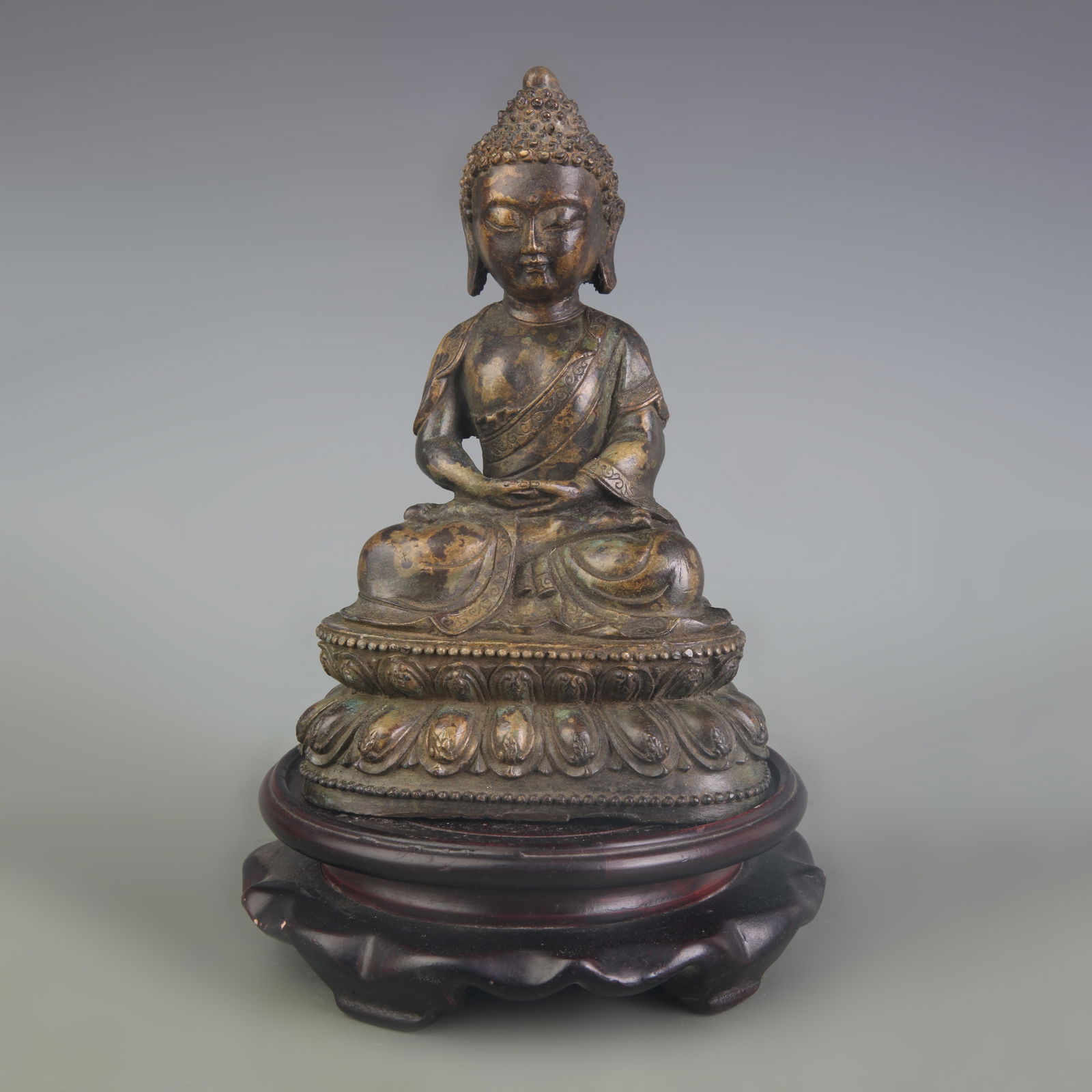 A FINE BRONZE SHAKYAMUNI BUDDHA STATUE: Qing Dynasty; High: 6.2 inch;