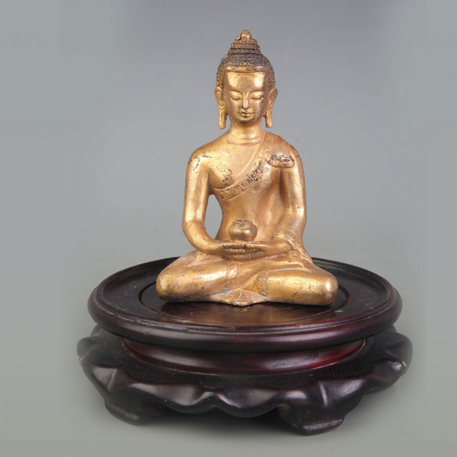 A FINE BRONZE AMITABHA BUDDHA STATUE: Qing Dynasty; High: 4.0 inch