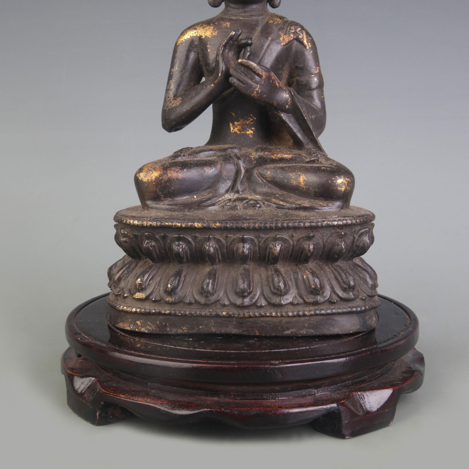 AN ROUND ANTIQUES CERAMIC JAR: Tang Dynasty Style; Diameter: 5.9 inch; High: 7.0 inch; Width: 7.5 inch;