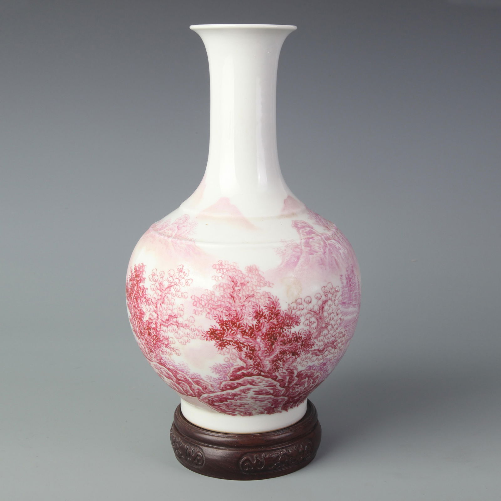IRON-RED ENAMEL VASE WITH DENSE FLORAL DECORATION: Qing Dynasty Qian Long Period; High:9.80 inch; Diameter: 5.50 inch;