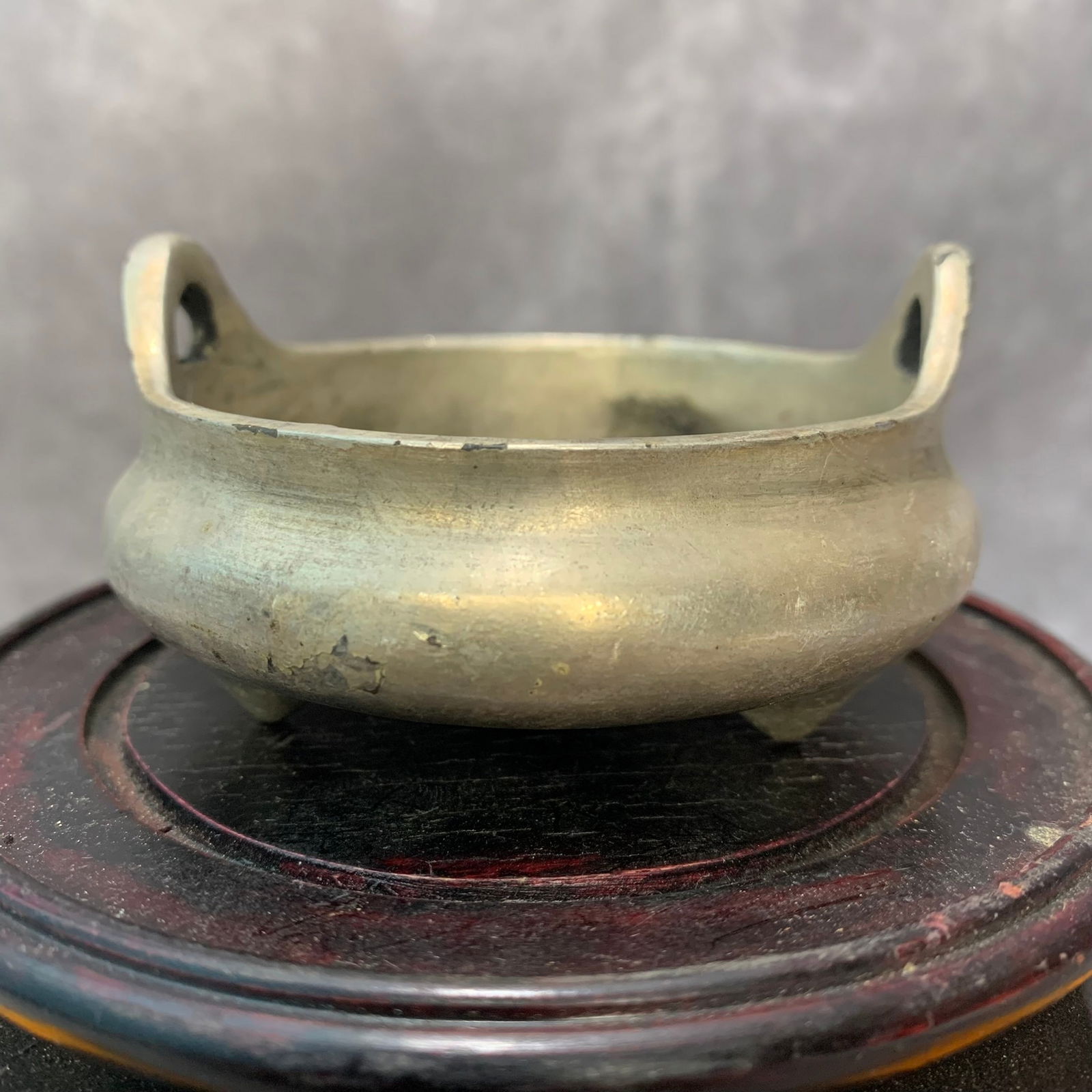 A FINE WHITE BRONZE ROUND INCENSE BURNER (1 of 5)