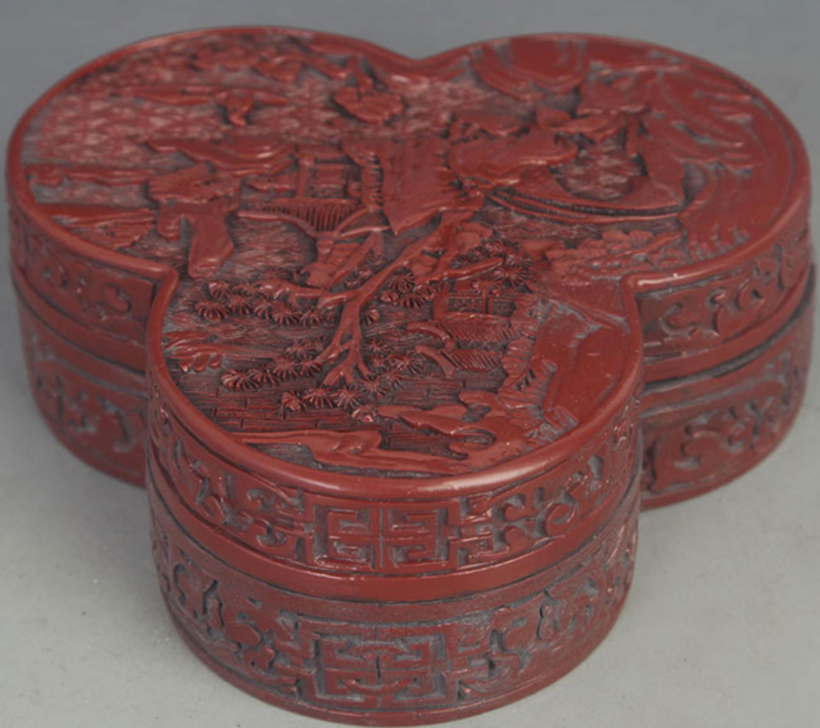 A FINE RED CARVED LACQUER CHARACTER PATTERN BOX - 3