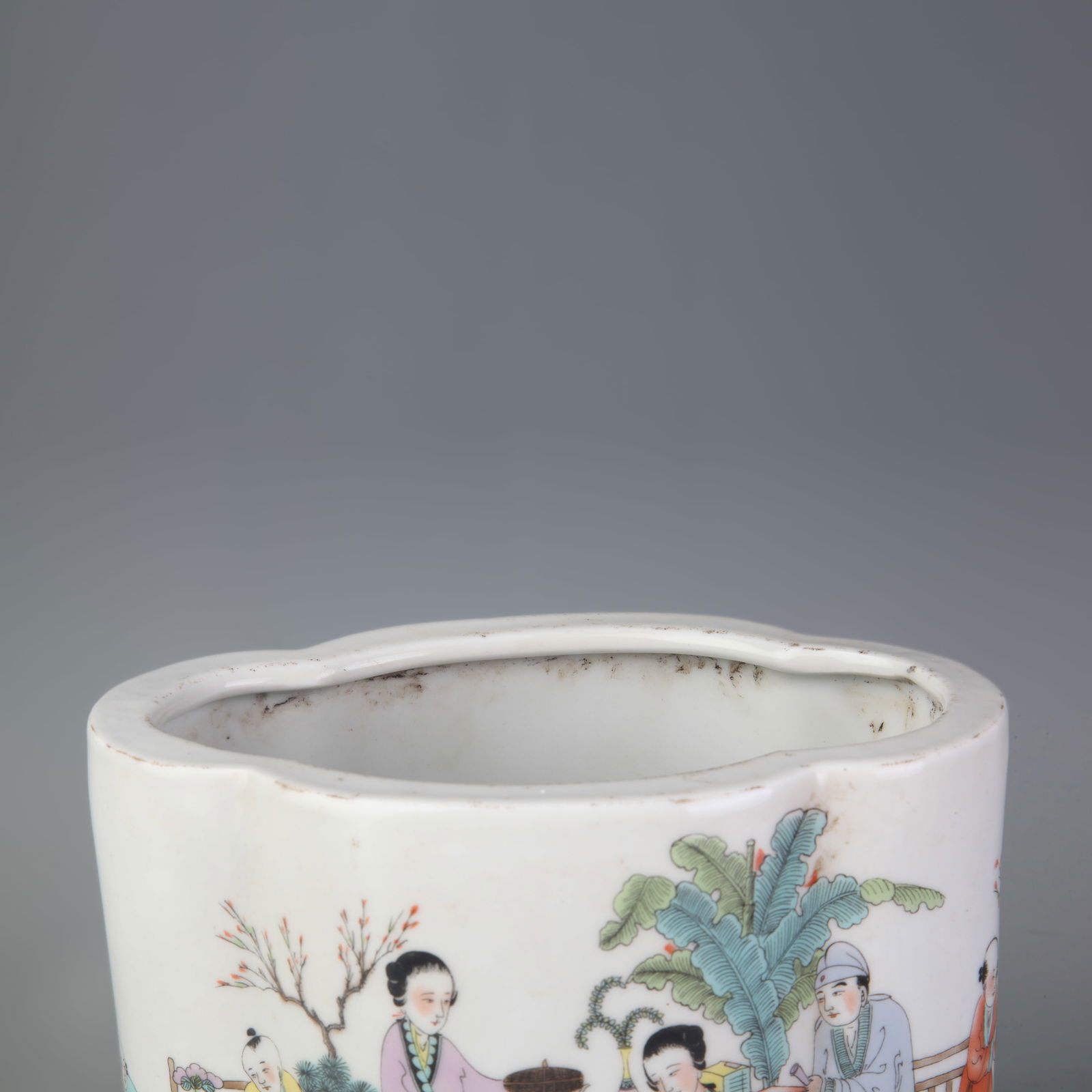 BRUSH POT WITH FIGURE PATTERNS - 2