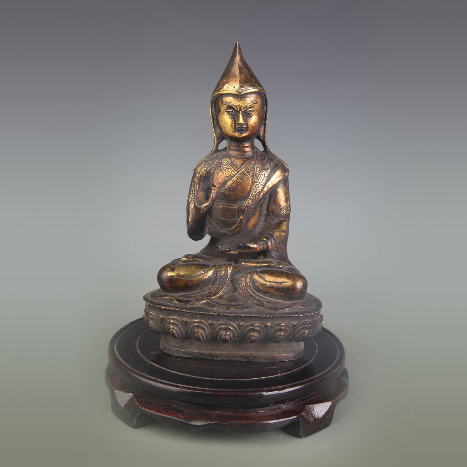 A FINE BRONZE BUDDHA STATUE (1 of 5)