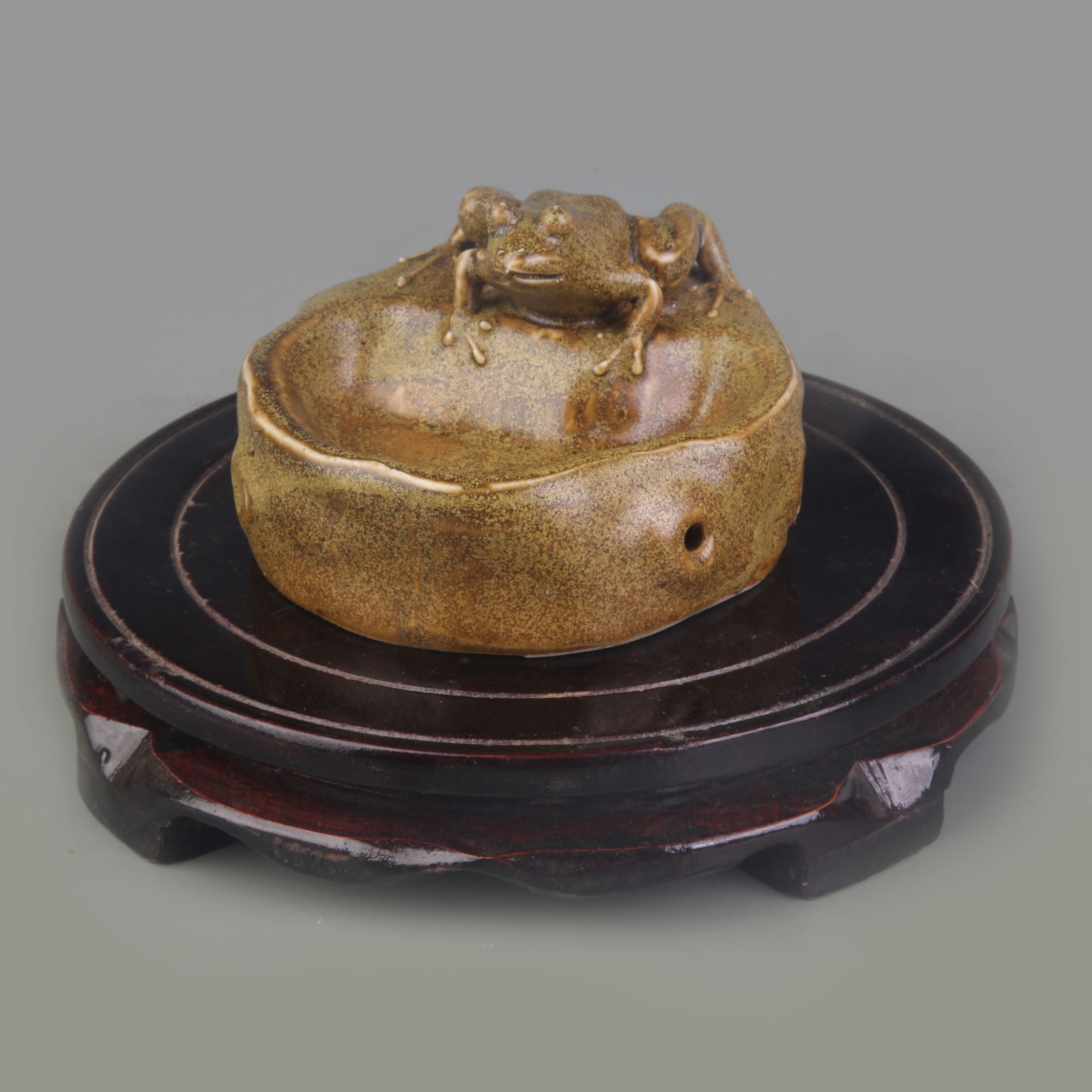 A FINE BROWN TEA COLOR GROUND SCHOLAR'S PEN WASH: Qing Dynasty; Long: 4.2 inch;