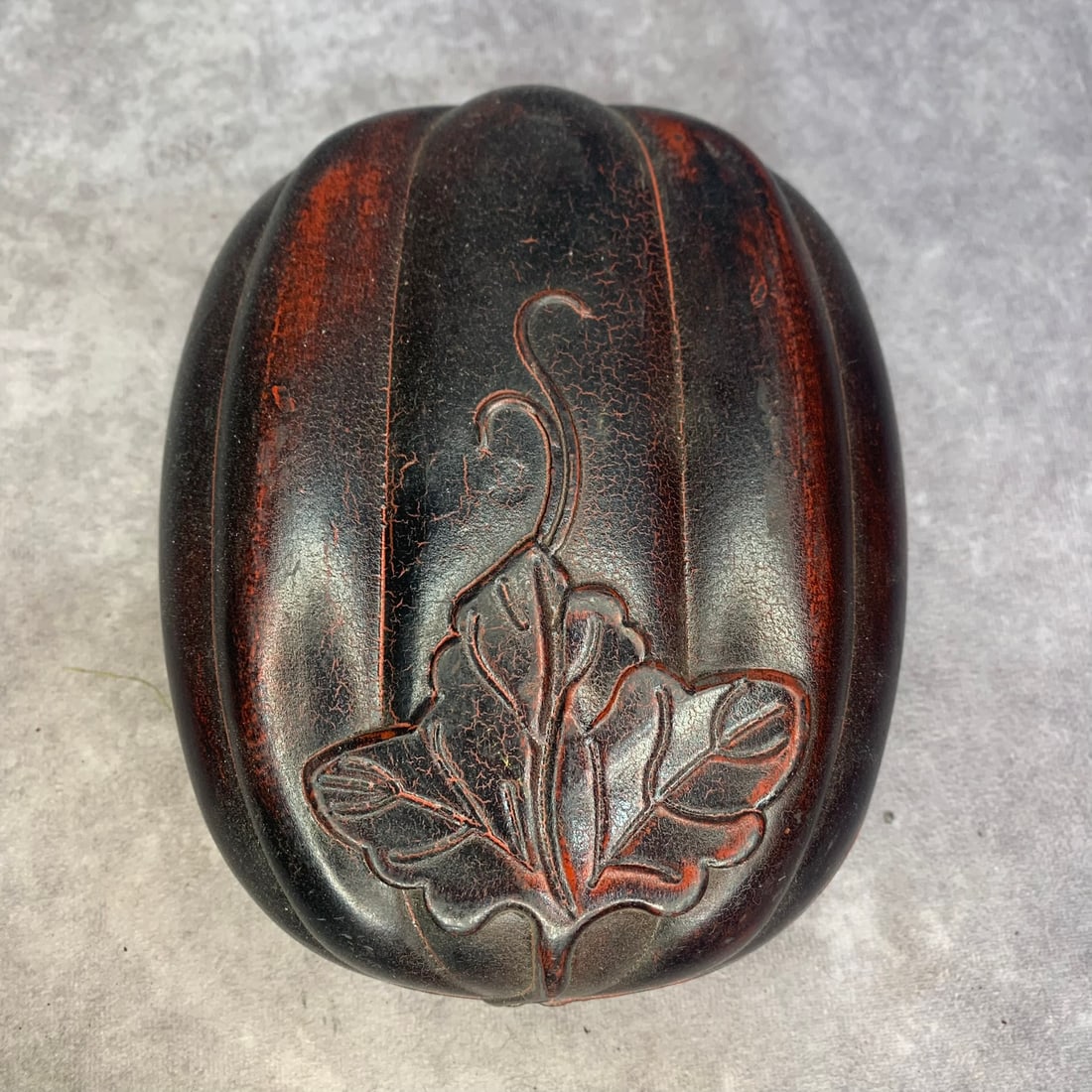 A FINNLY CARVED INK STONE WITH WOOD BOX (1 of 4)