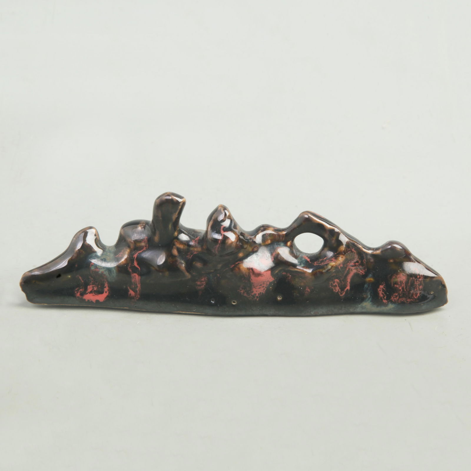 A FINE BLACK GLAZED PORCELAIN PEN HOLDER (1 of 5)