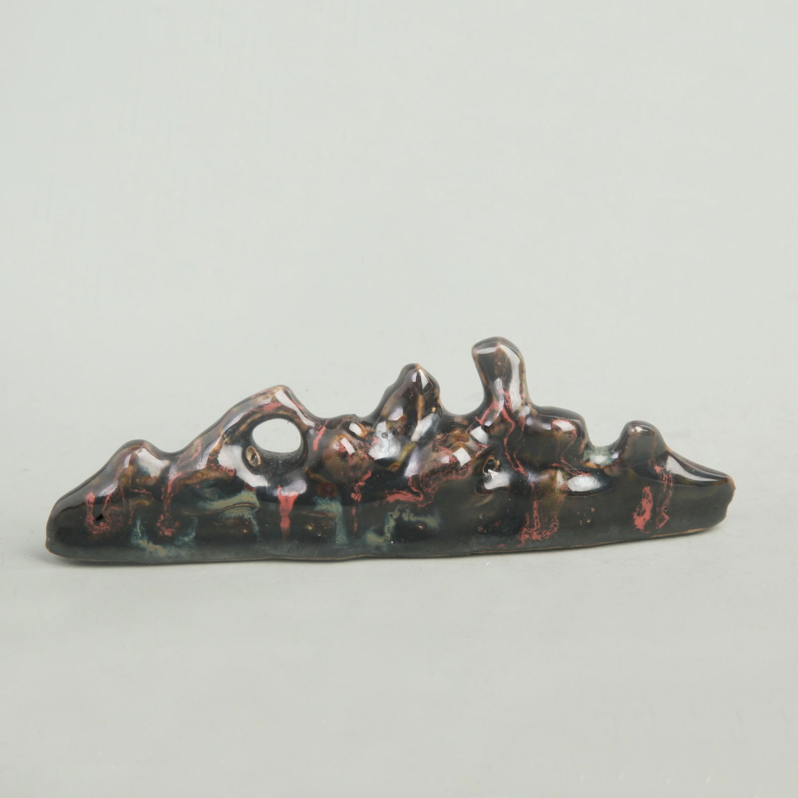 A FINE BLACK GLAZED PORCELAIN PEN HOLDER - 4