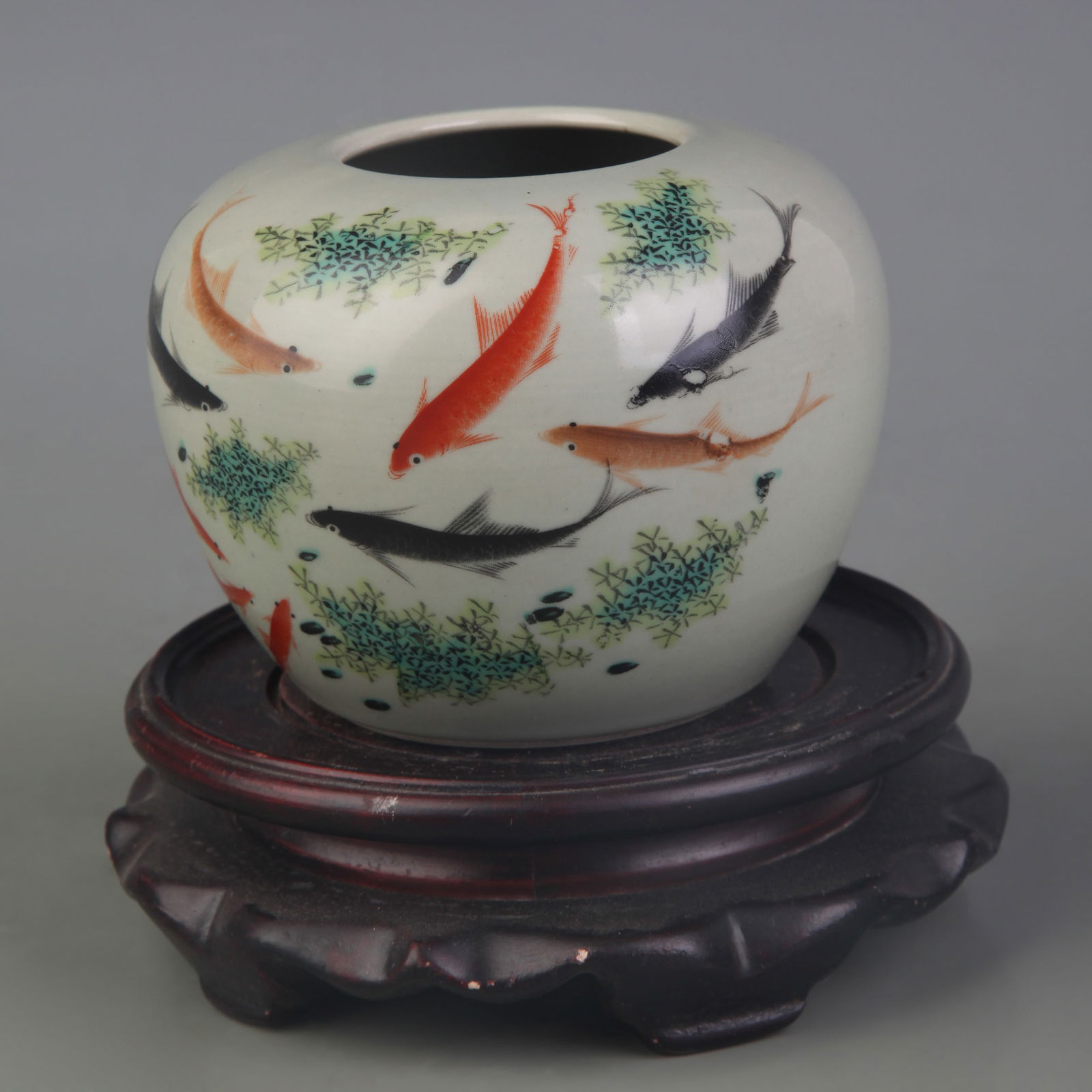 FAMILLE ROSE WATER POT WITH FISH MOTIF (1 of 5)