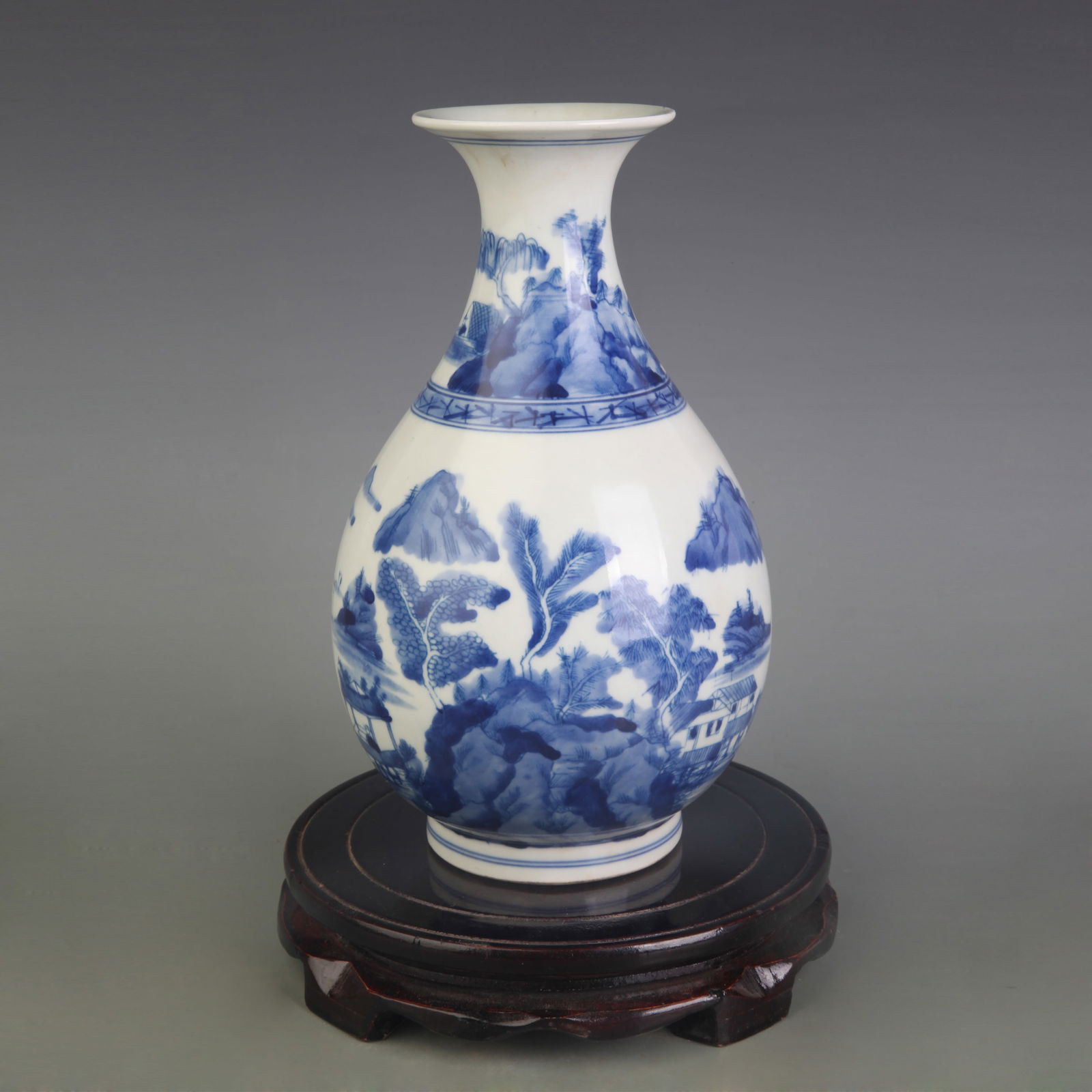 BLUE-AND-WHITE LANDSCAPE YU HU CHUN STYLE PORCELAIN VASE: Qing Dynasty Kangxi Period; Diameter: 3.0 inch; High: 8.8 inch
