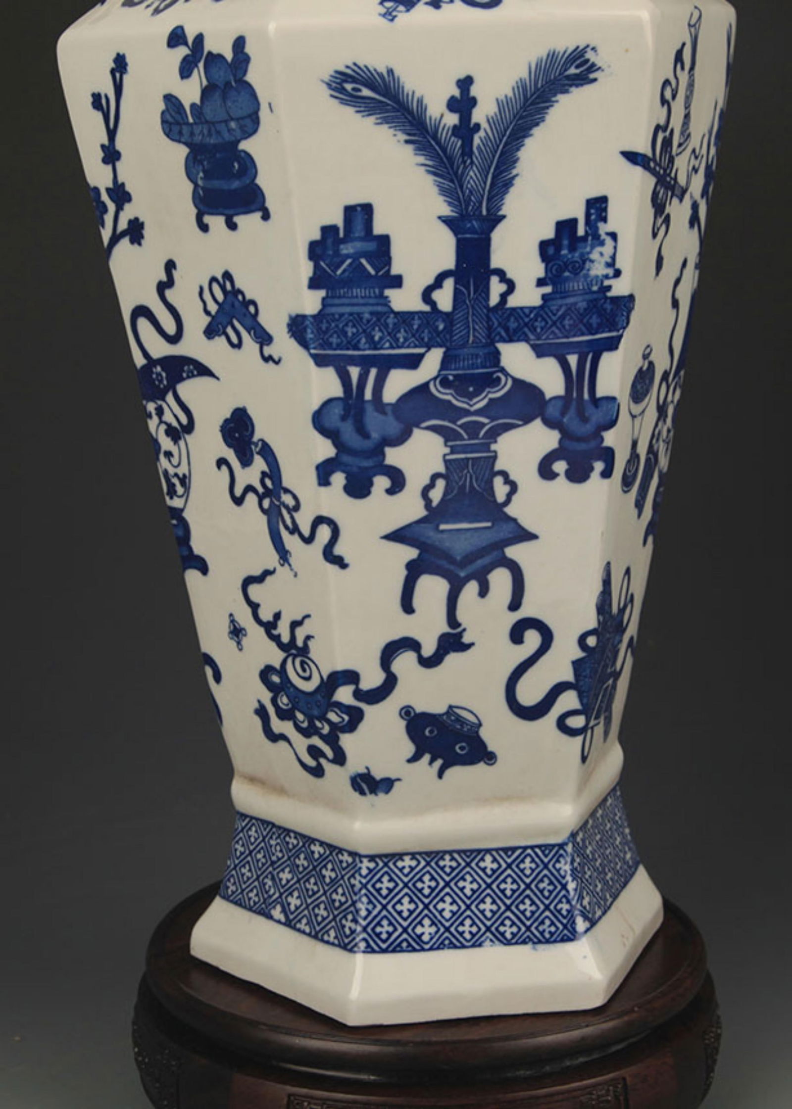 BLUE AND WHITE FLOWER PATTERN SIX SIDED VASE - 3