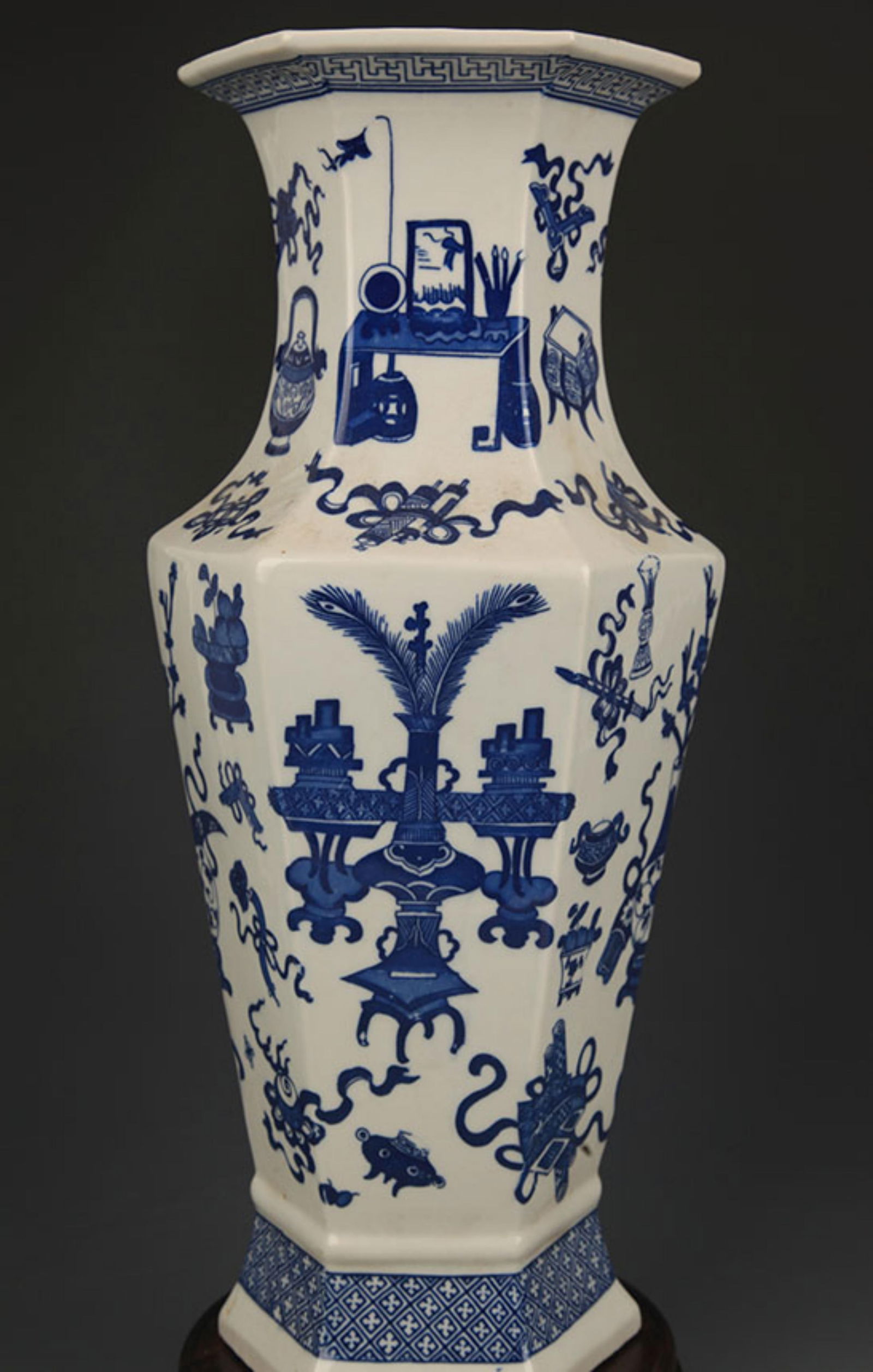 BLUE AND WHITE FLOWER PATTERN SIX SIDED VASE - 4