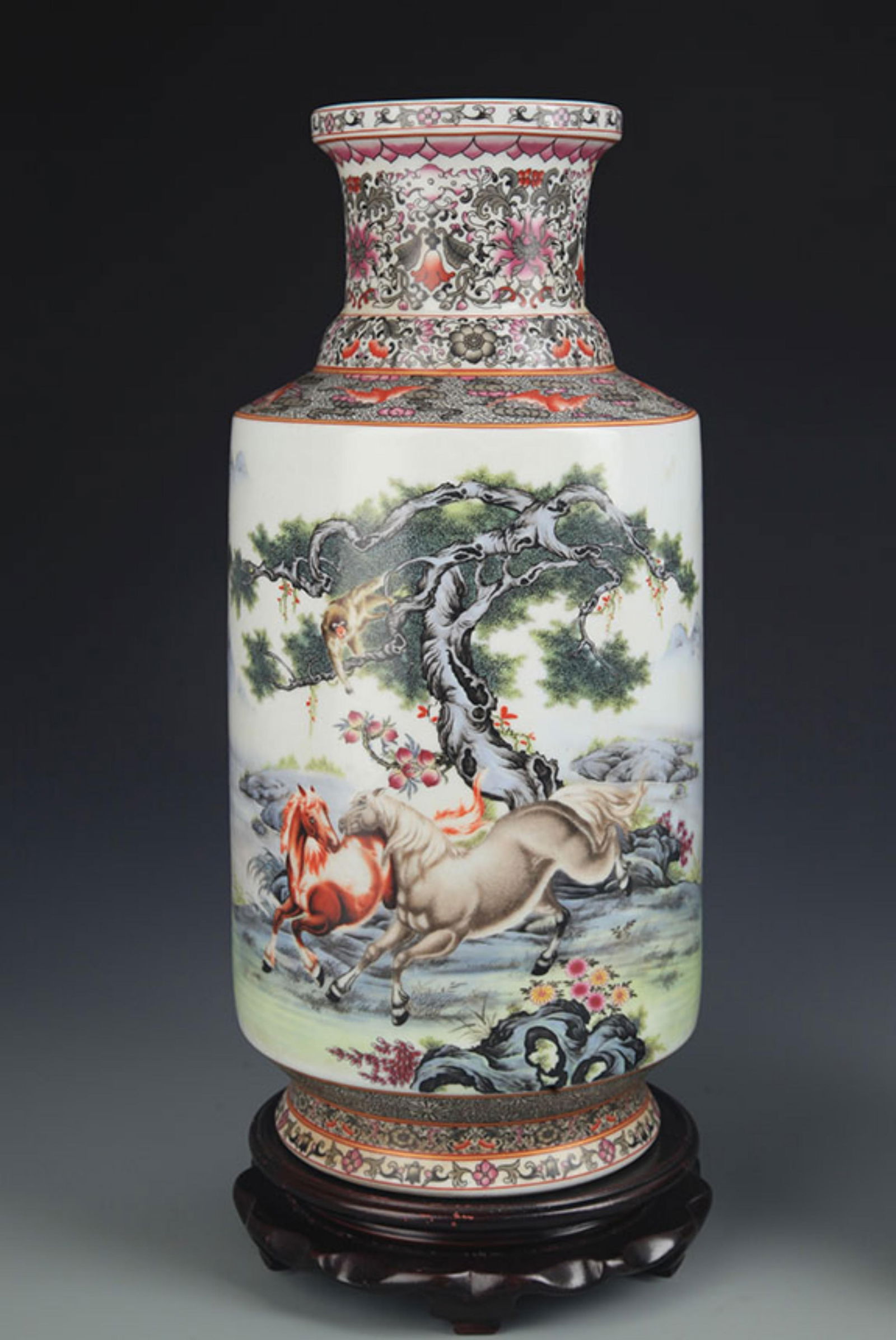 A FAMILLE ROSE HORSE PAINTING PORCELAIN VASE: Qing Dynasty; High: 16.25 inch; Diameter: 4.75 inch;