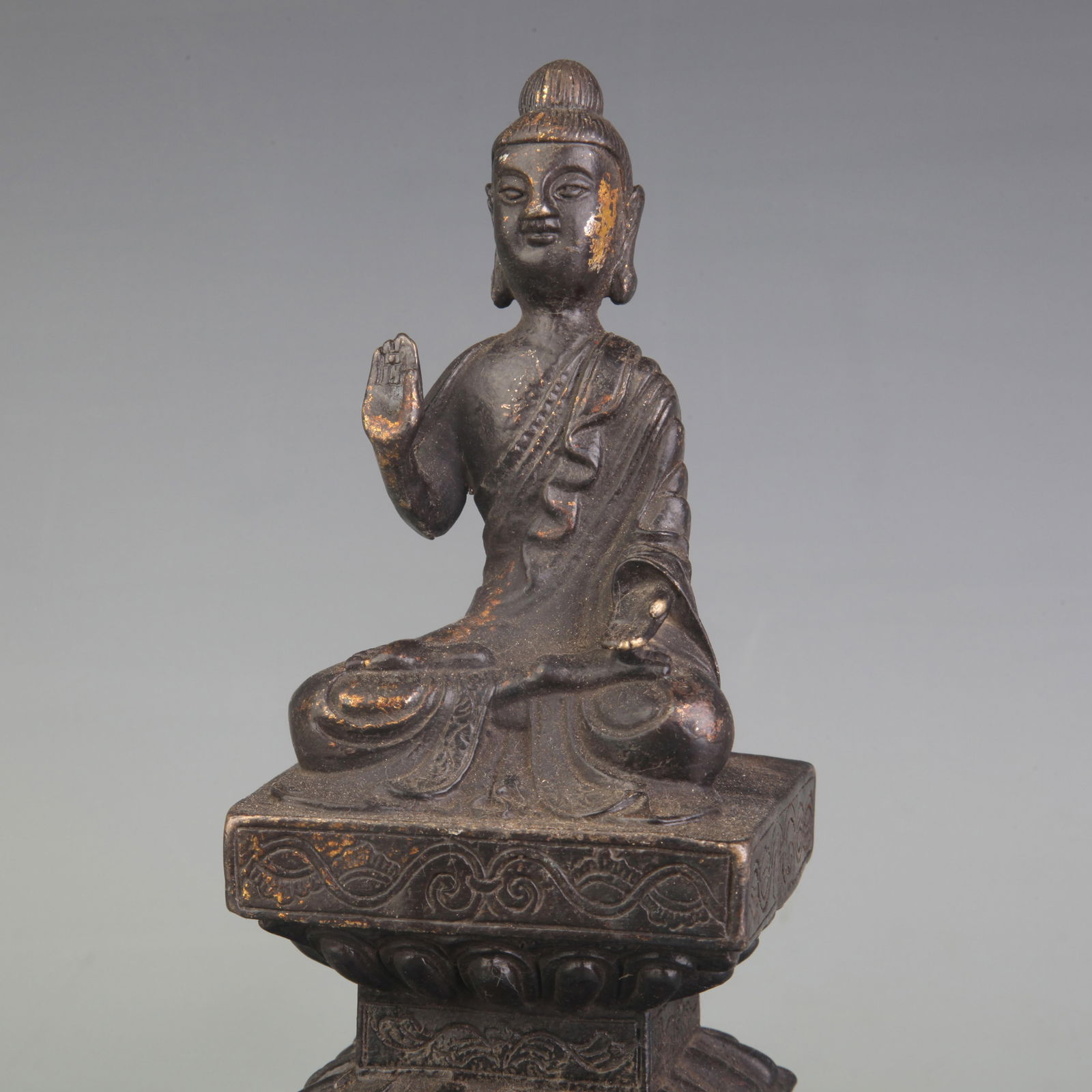 A FINE BRONZE BUDDHA STATUE - 2