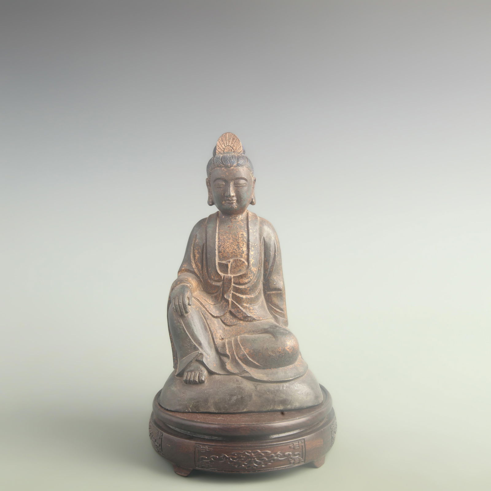 A FINE BRONZE GUANYIN FIGURE: Qing Dynasty; High: 9.50 inch; Width: 4.10 inch; Long:5.70 inch