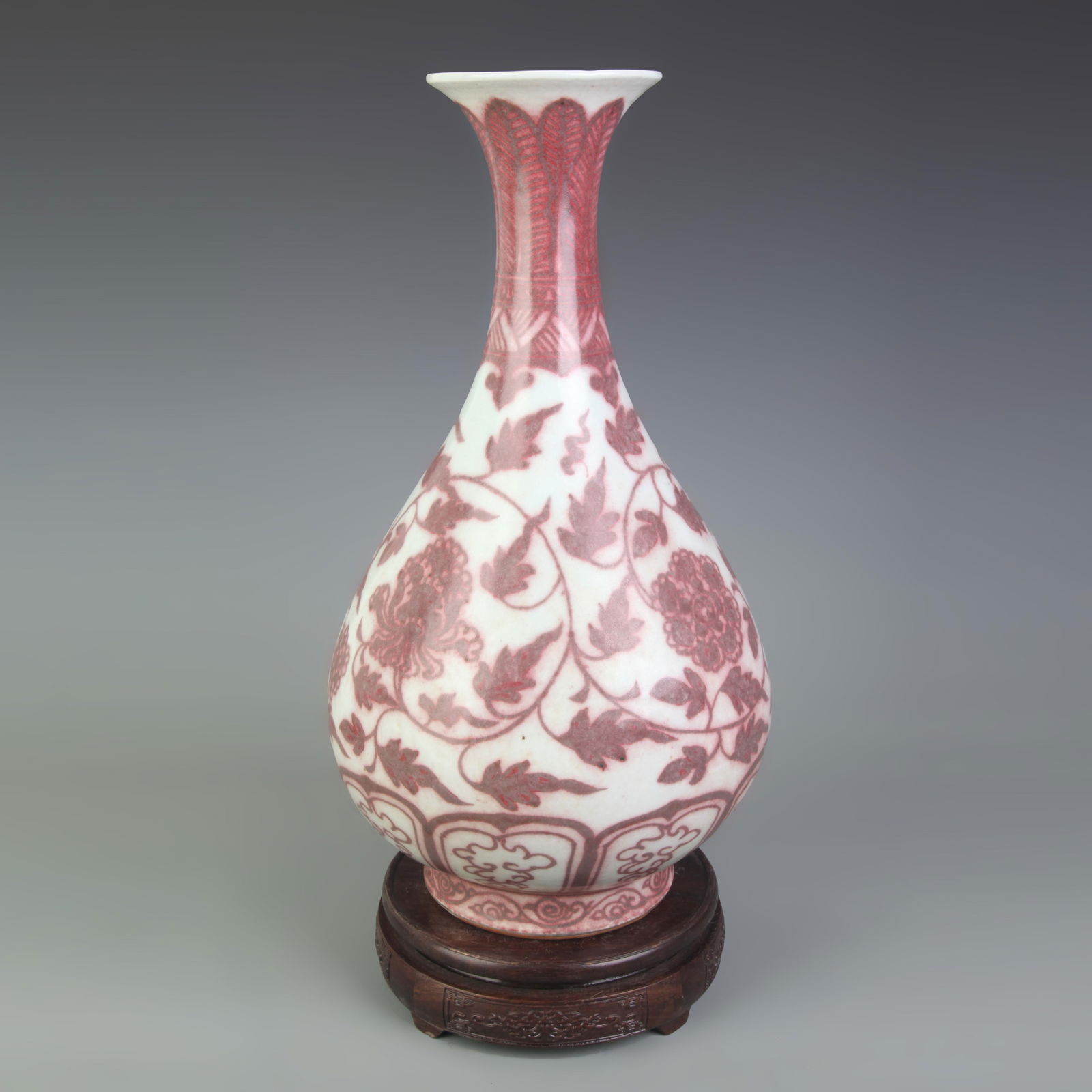 A FINE YOU LI HONG GLAZED FLOWER PATTERN YU HU CHUN STYLE BOTTLE: Ming Dynasty Style; High: 14.5 inch Diameter: 3.4 inch
