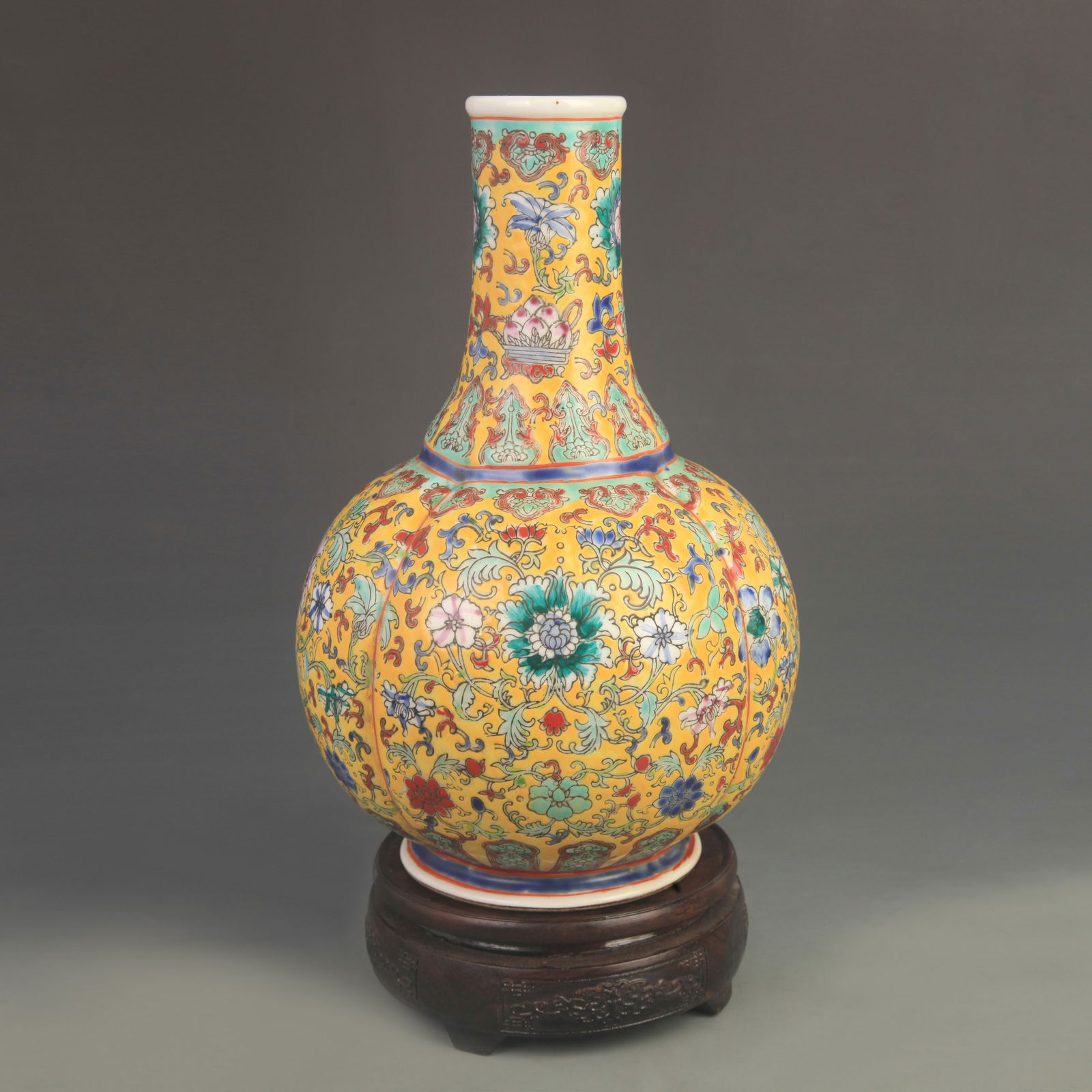 A FINE YELLOW GROUND FAMILLE ROSE FLOWER PATTERN VASE: Qing Dynasty Qian Long Period; Diameter: High: 11.0 inch; Diameter: 7.00 inch