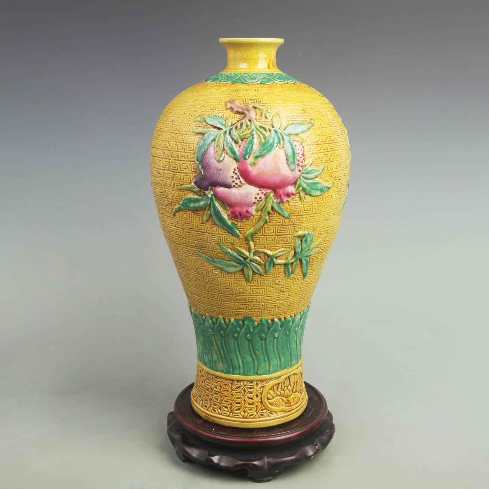 A YELLOW GROUND PEACH PATTERN MEI STYLE VASE: Qing Dynasty Qian Long Period; High: 15.5 inch; Width: 8.0 inch;
