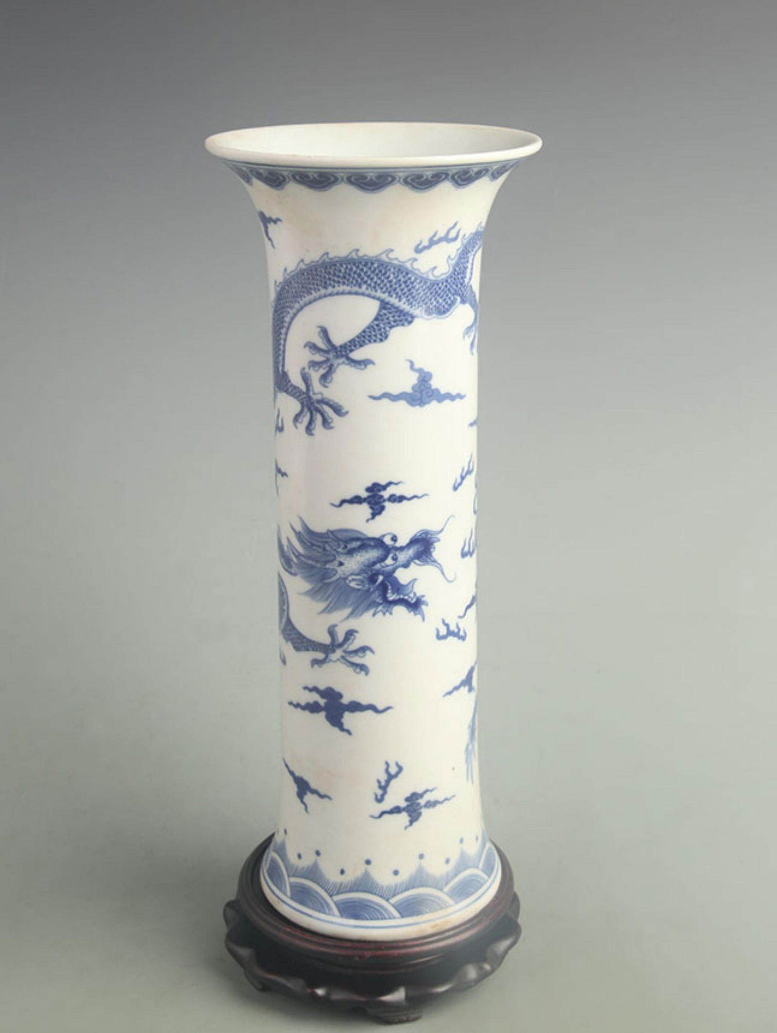 BLUE AND WHITE DRAGON PATTERN FLOWER VASE - 4