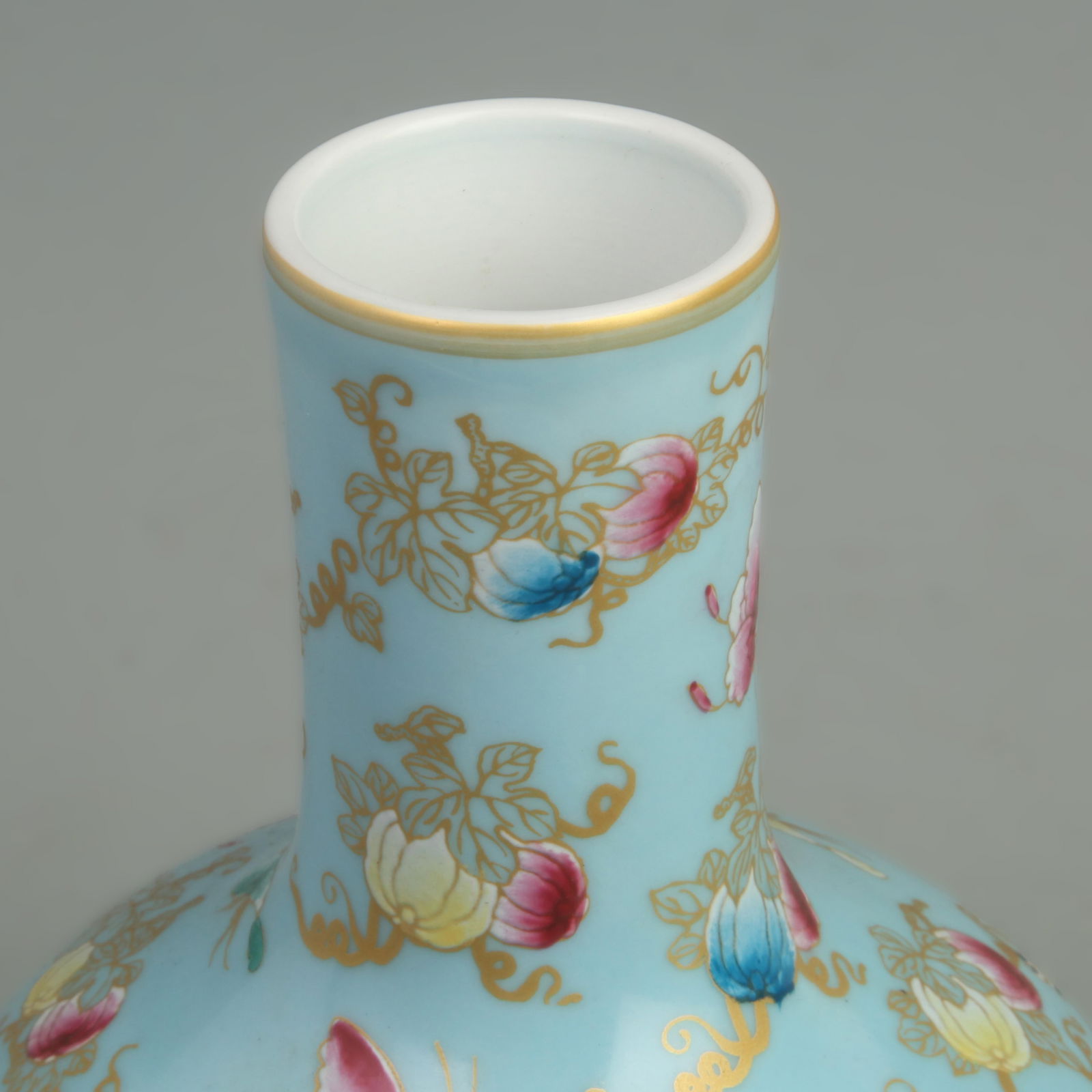 BLUE GROUND BUTTERFLY PATTERN ROUND PORCELAIN BOTTLE - 2