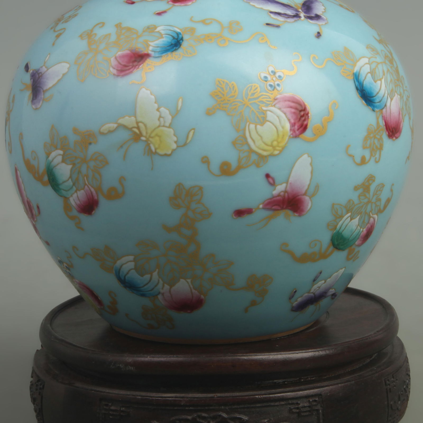 BLUE GROUND BUTTERFLY PATTERN ROUND PORCELAIN BOTTLE - 3