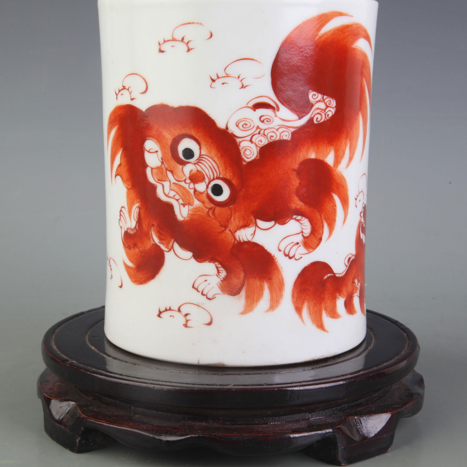 FAMILLE ROSE AUSPICIOUS BEAST PATTERN BRUSH POT - 3