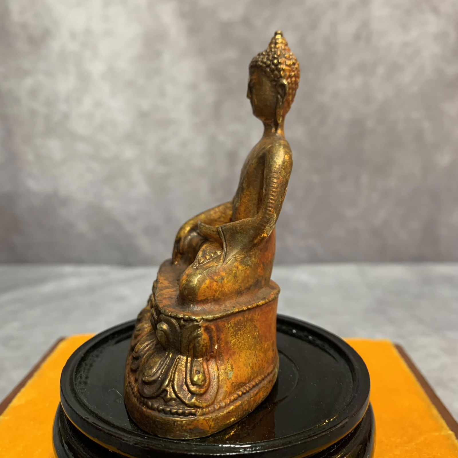 A FINE SMALL TIBETAN BUDDHIST STATUES - 2