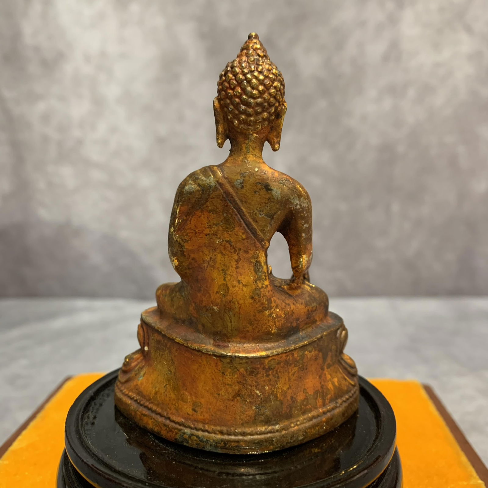 A FINE SMALL TIBETAN BUDDHIST STATUES - 3